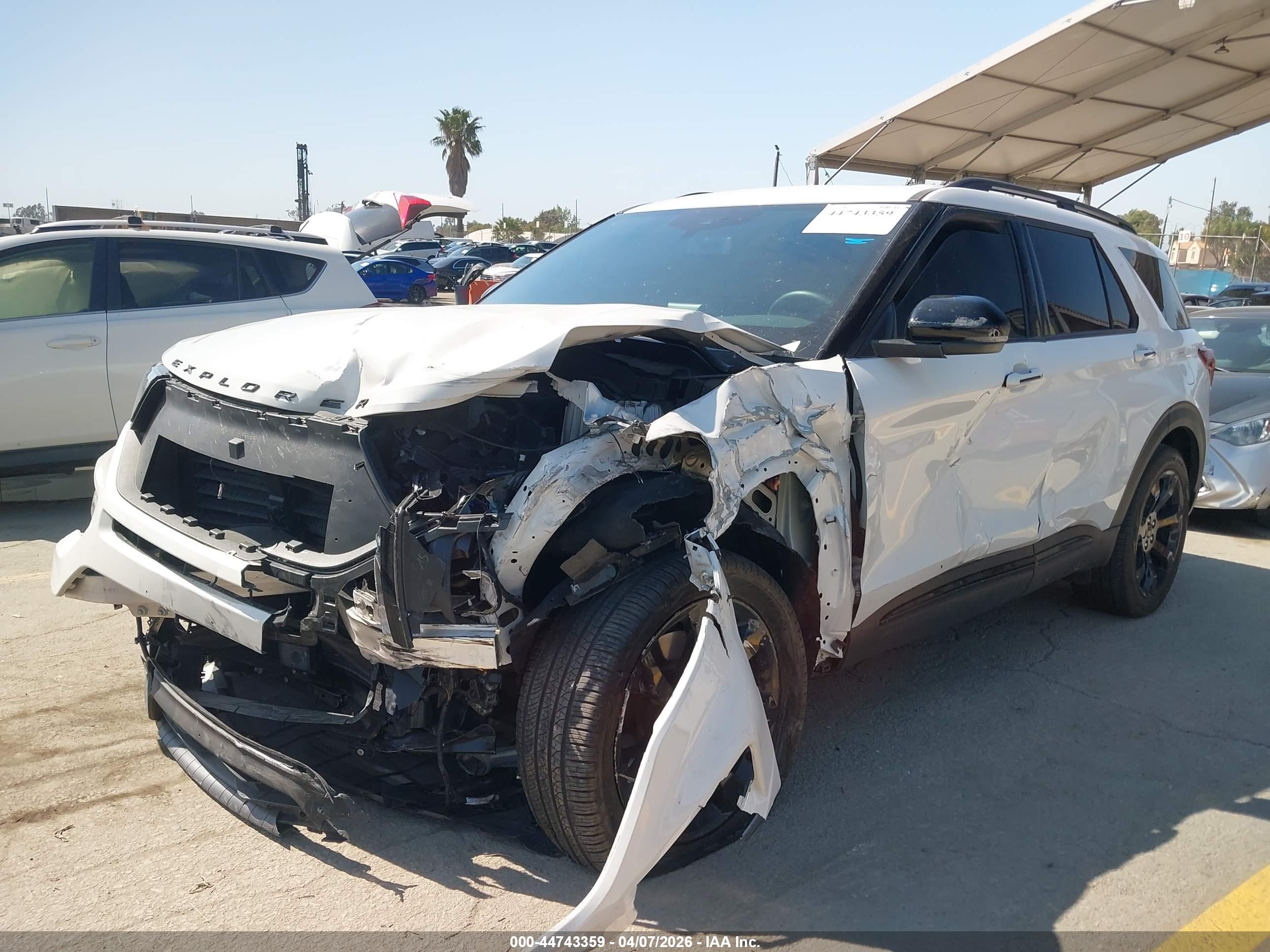 FORD EXPLORER image 6