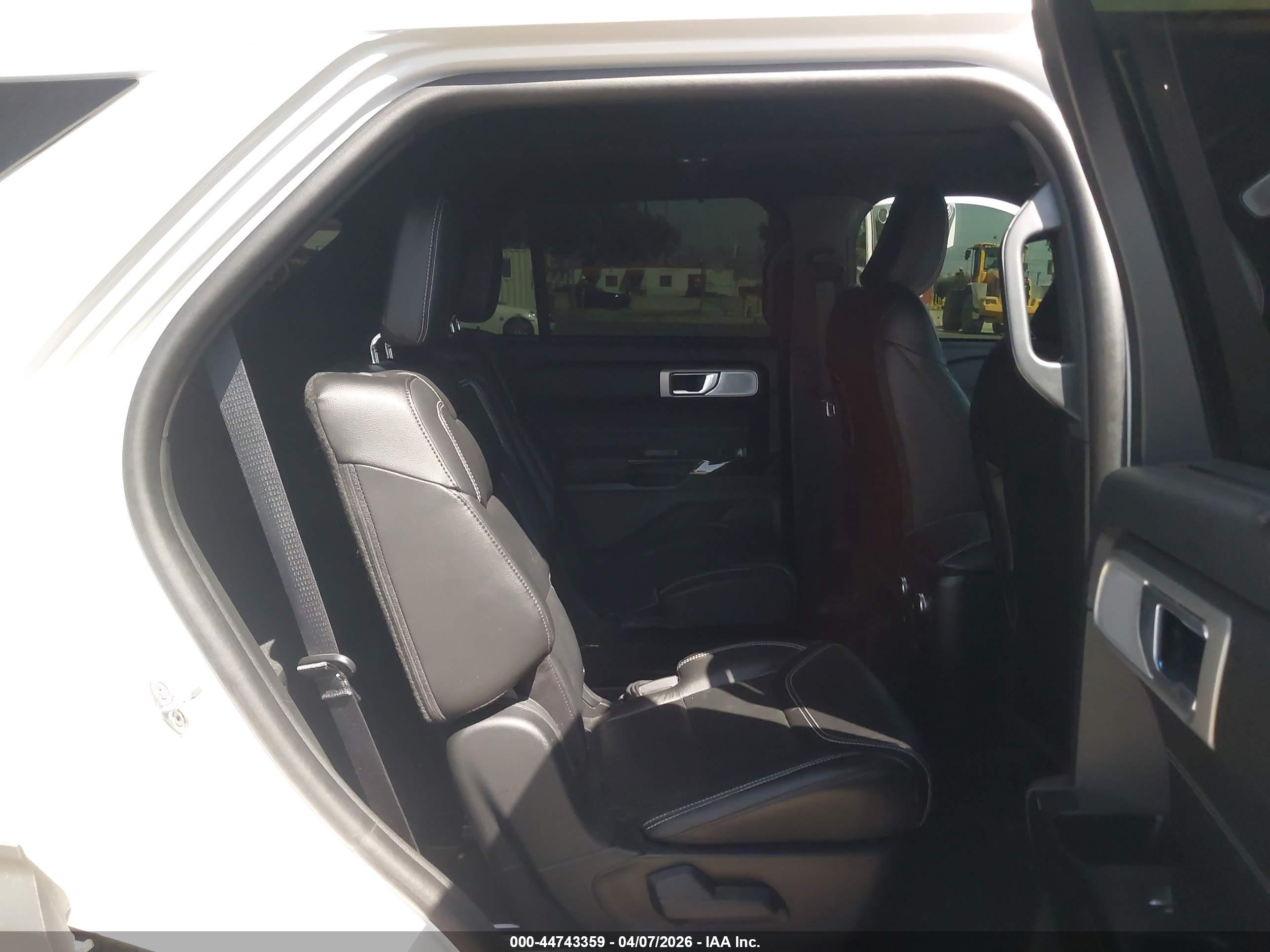 FORD EXPLORER image 8