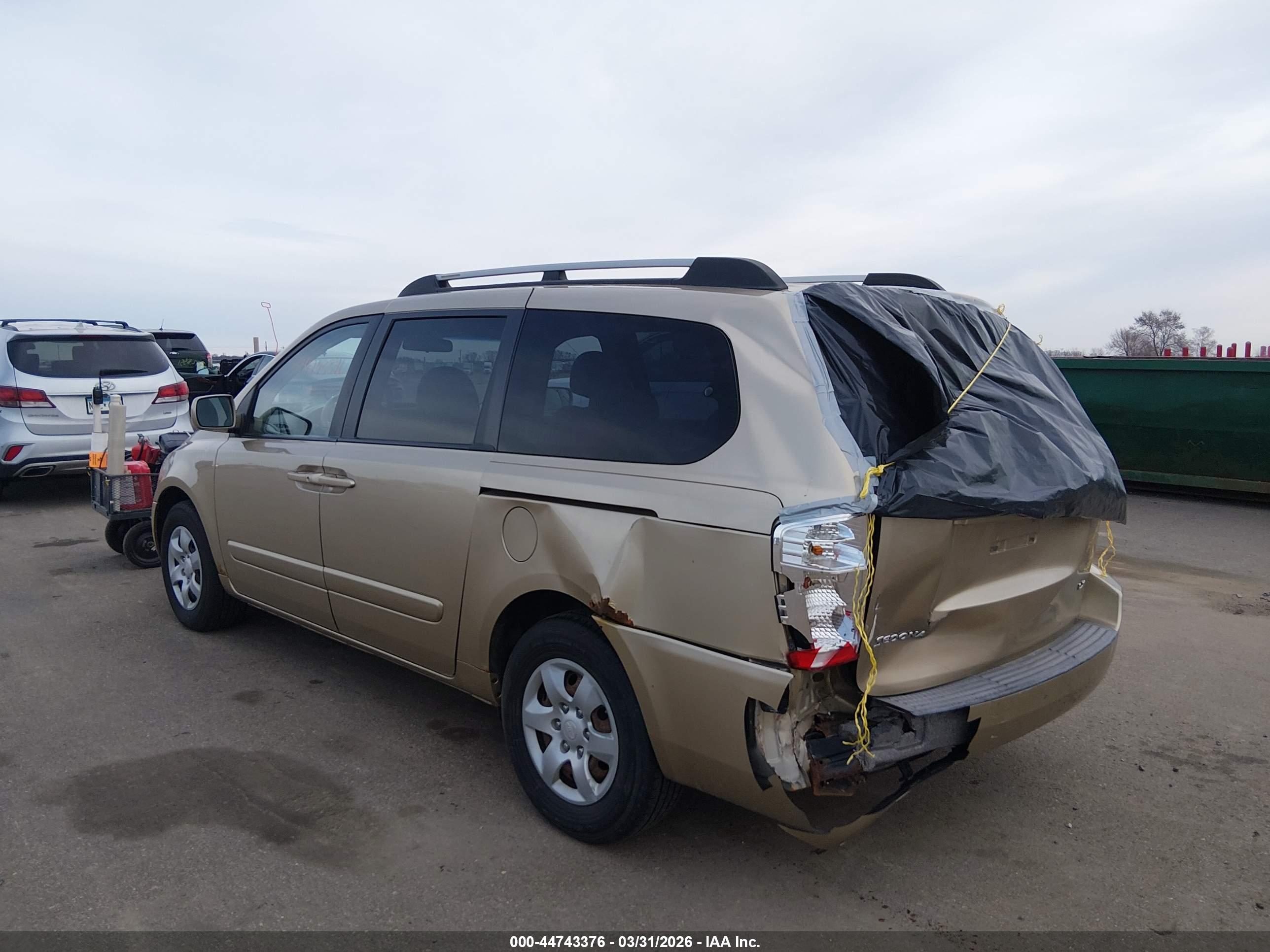 KIA SEDONA image 3