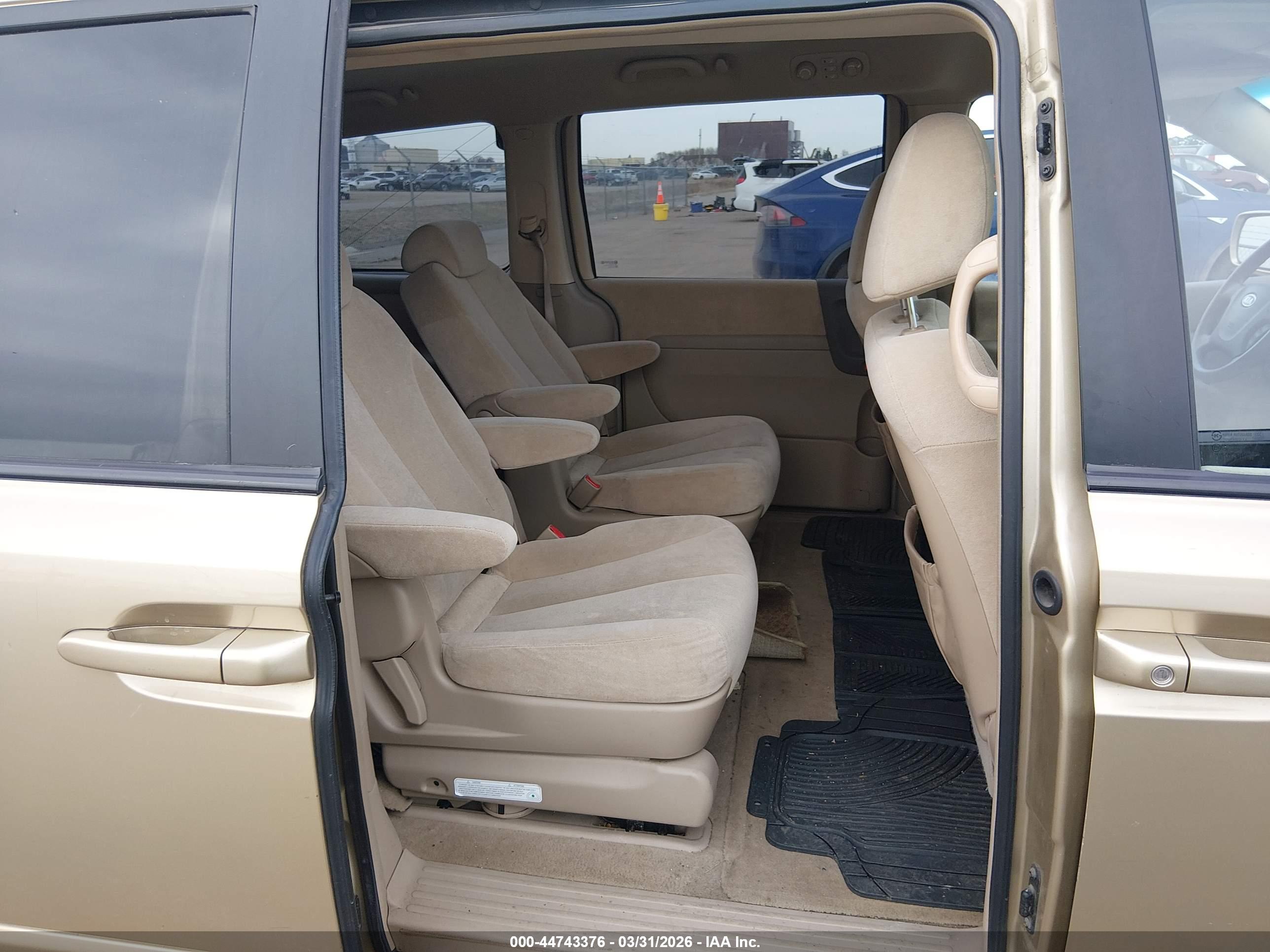 KIA SEDONA image 8