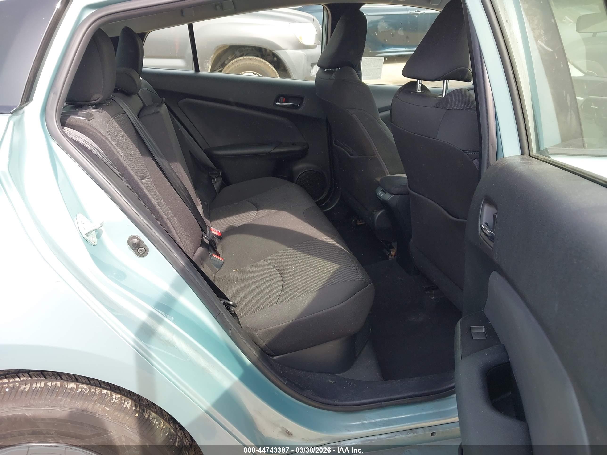 TOYOTA PRIUS image 8
