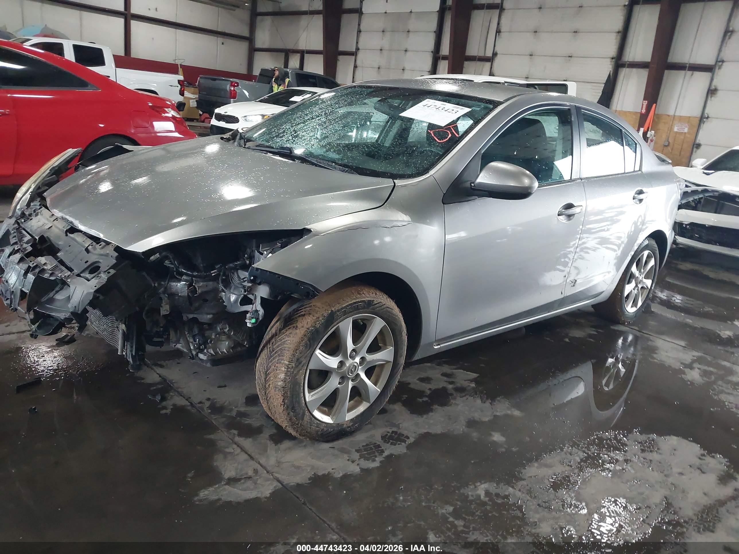 MAZDA MAZDA3 image 2