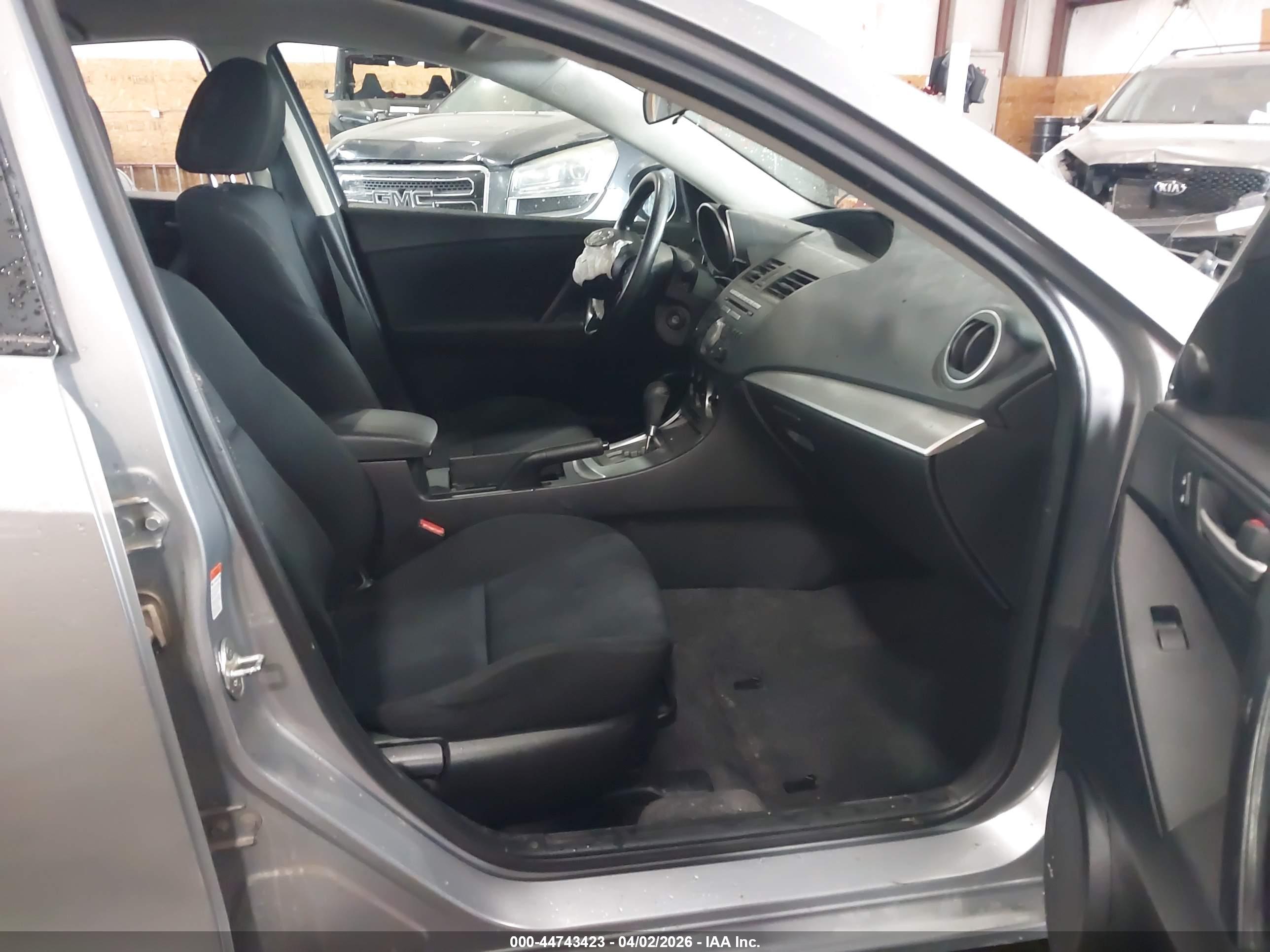 MAZDA MAZDA3 image 5