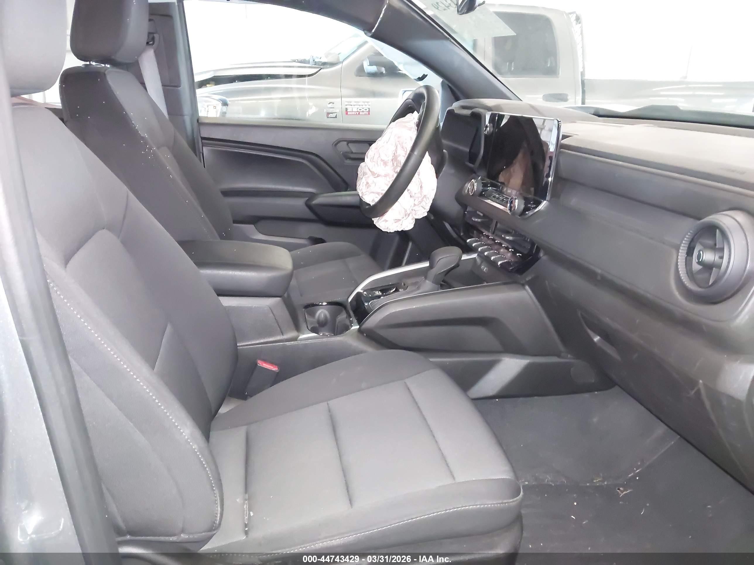 CHEVROLET COLORADO image 5