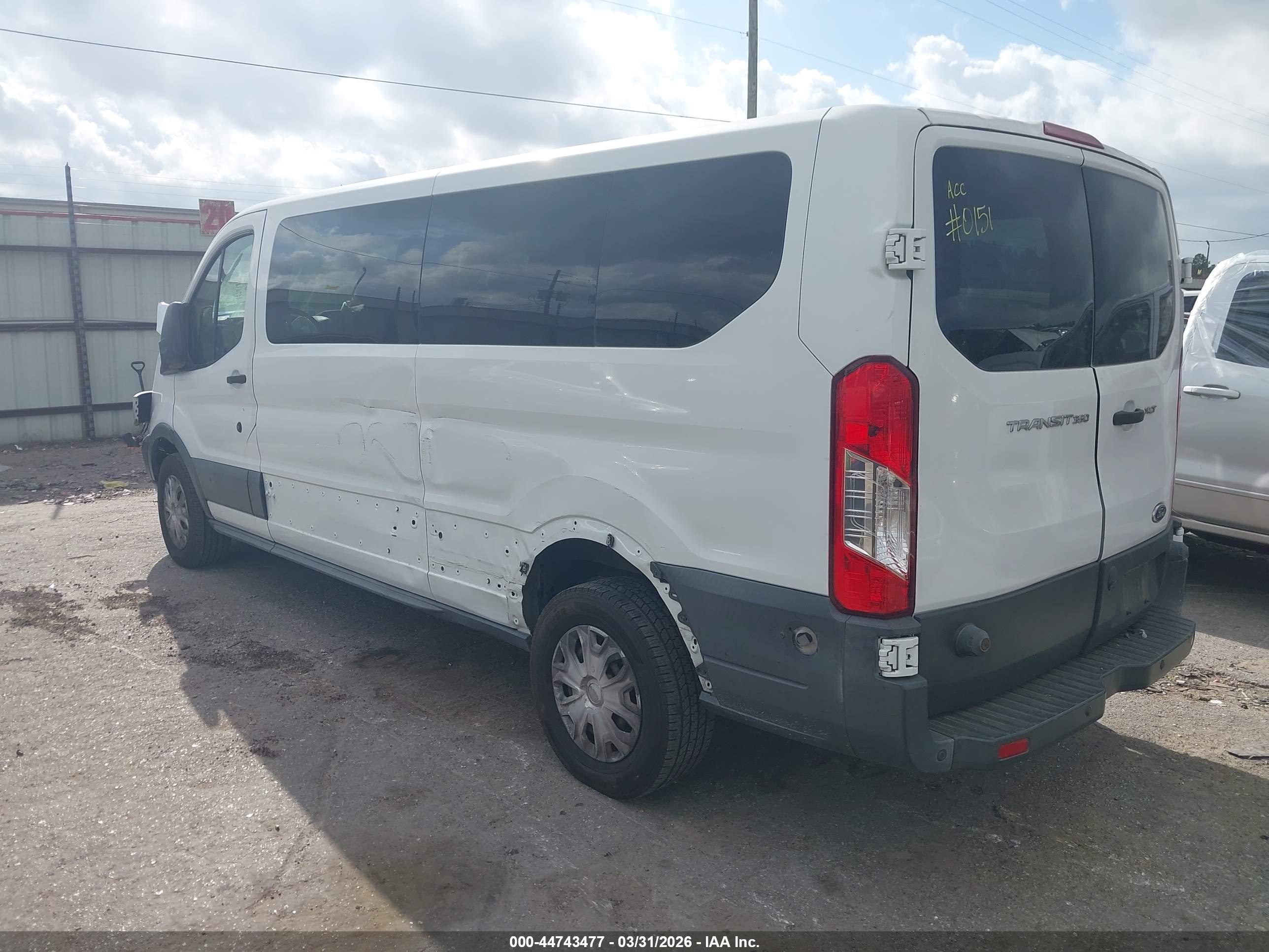 FORD TRANSIT-350 image 3