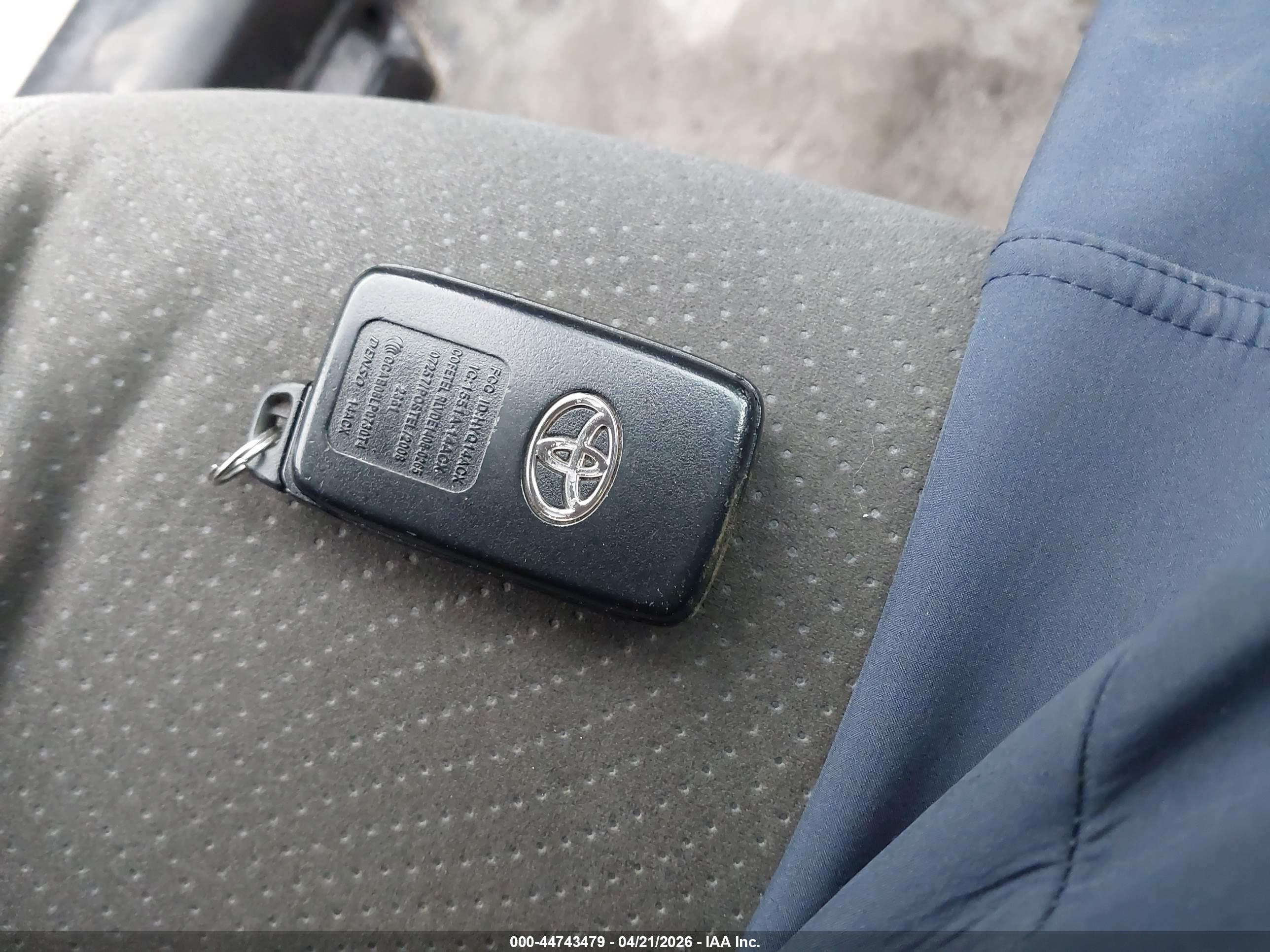 TOYOTA PRIUS image 11