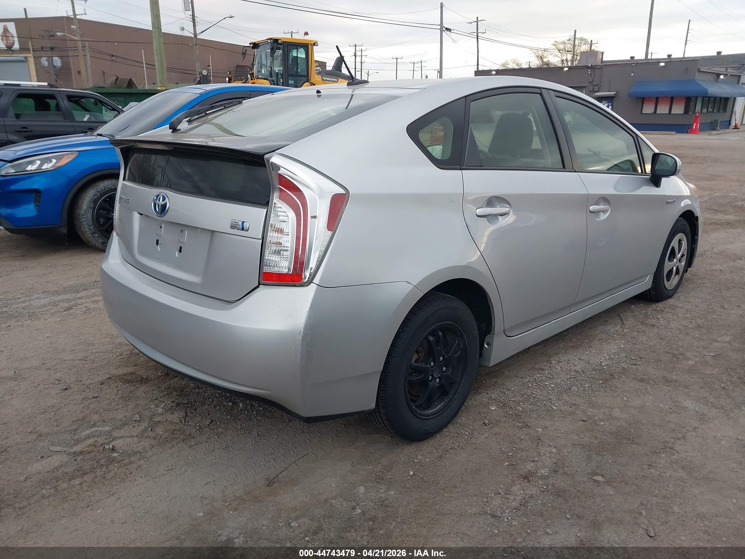 TOYOTA PRIUS image 4