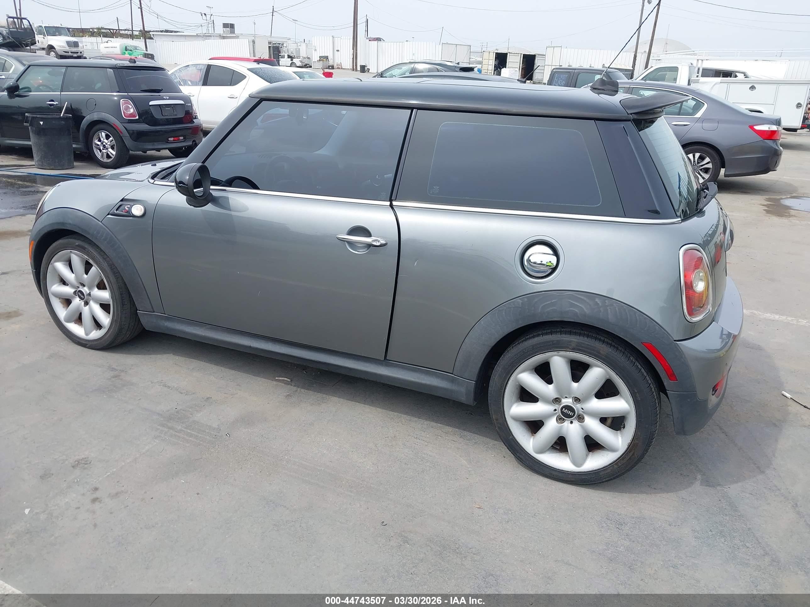 MINI COOPER image 3