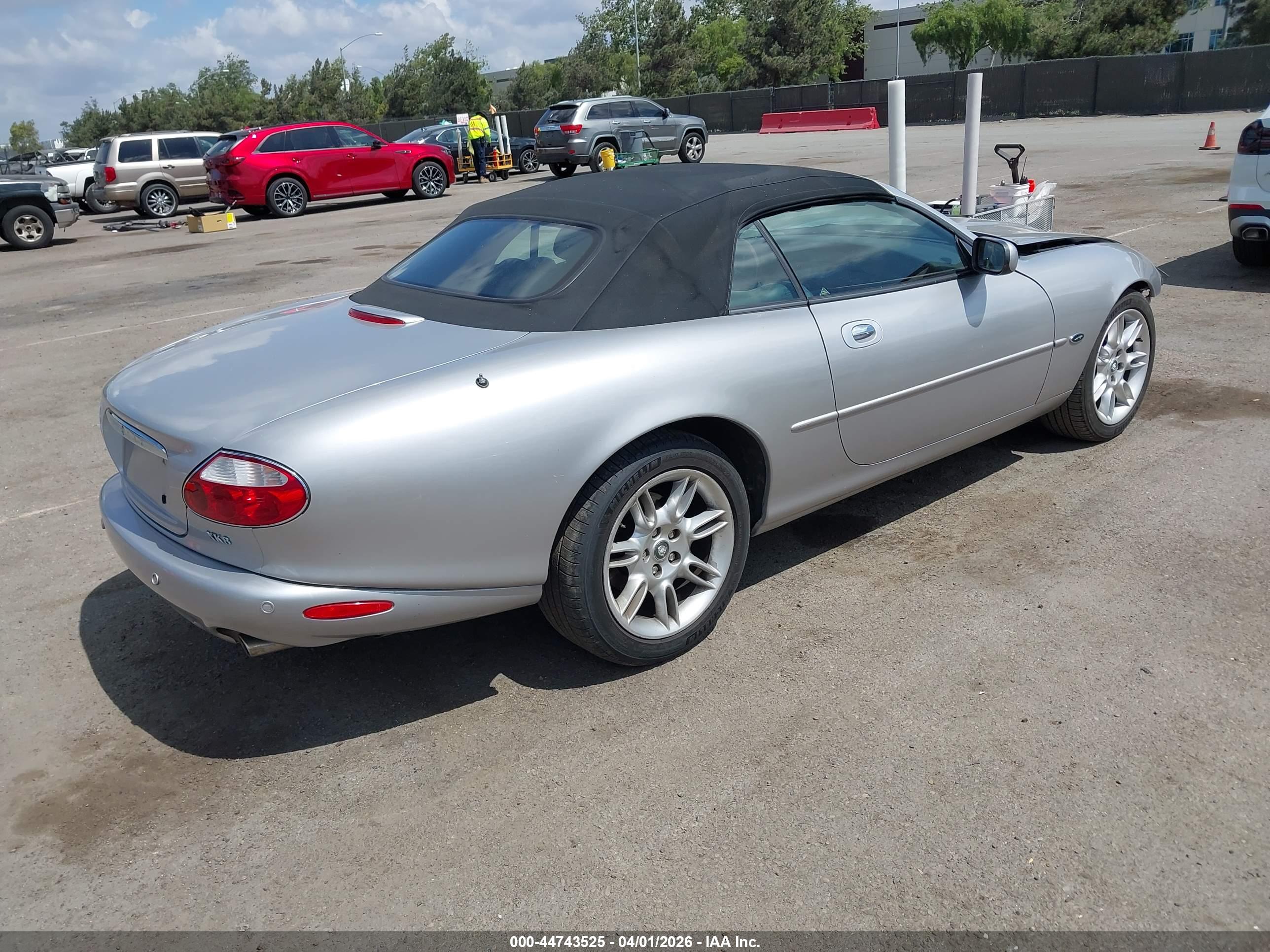 JAGUAR XK8 image 4