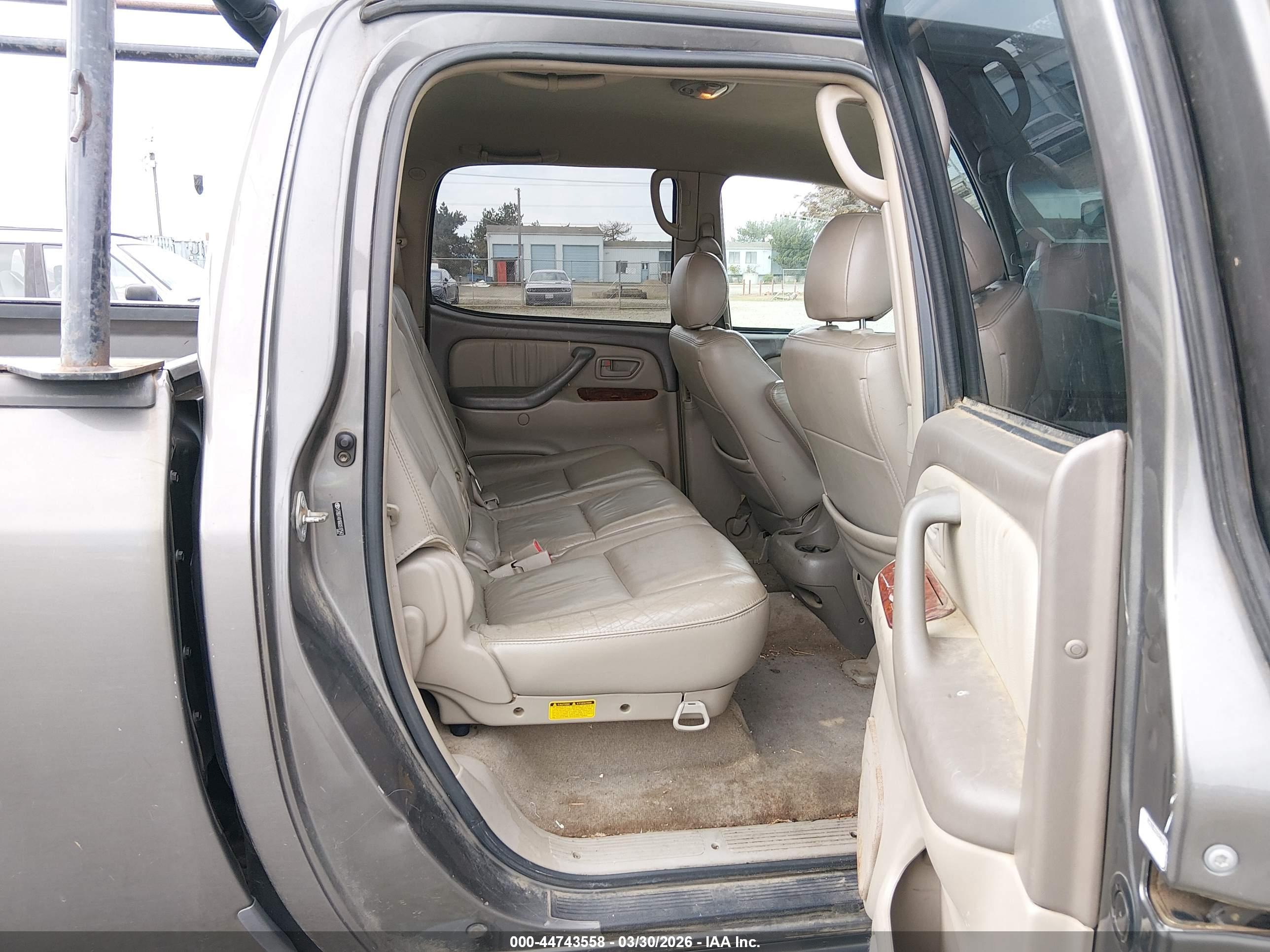 TOYOTA TUNDRA image 8