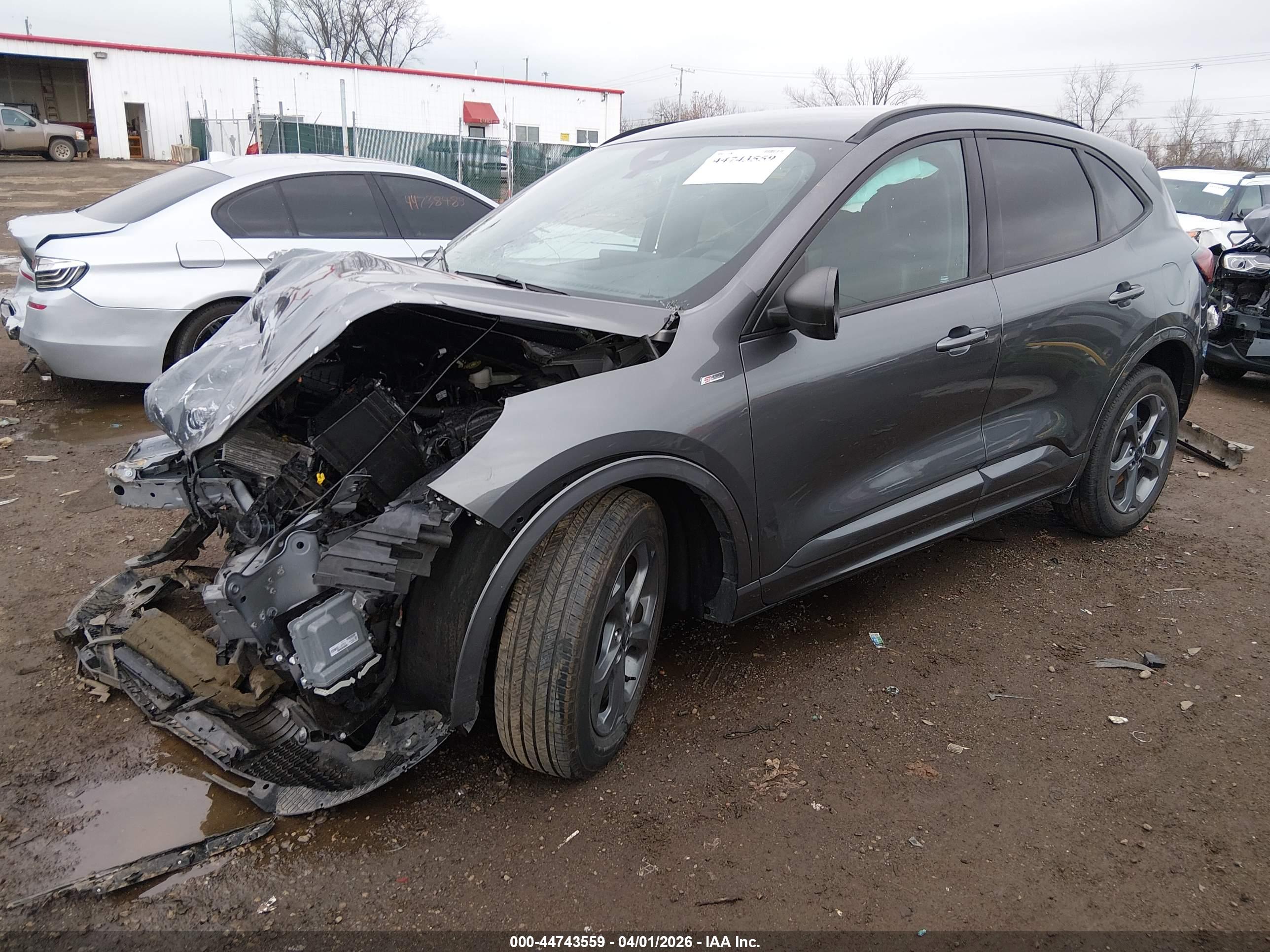 FORD ESCAPE image 2