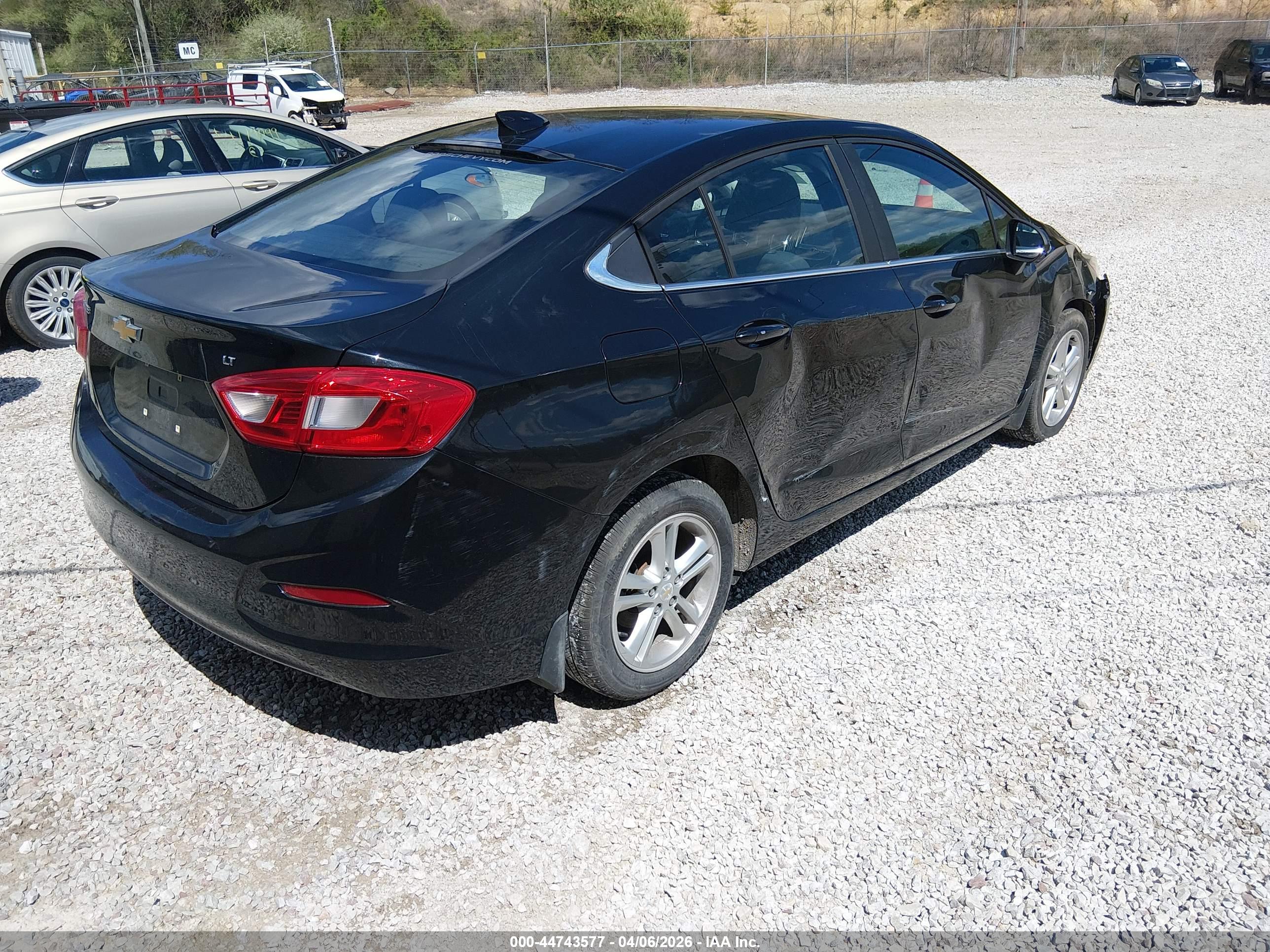 CHEVROLET CRUZE image 4
