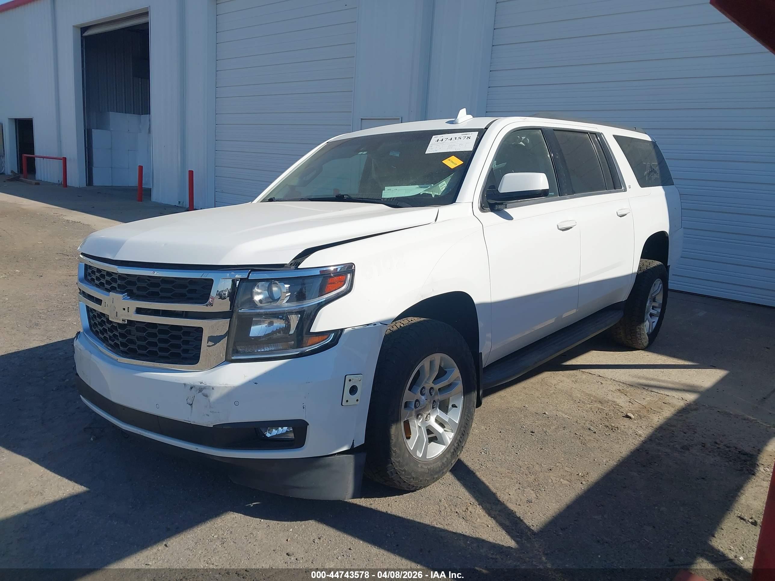 CHEVROLET SUBURBAN image 2