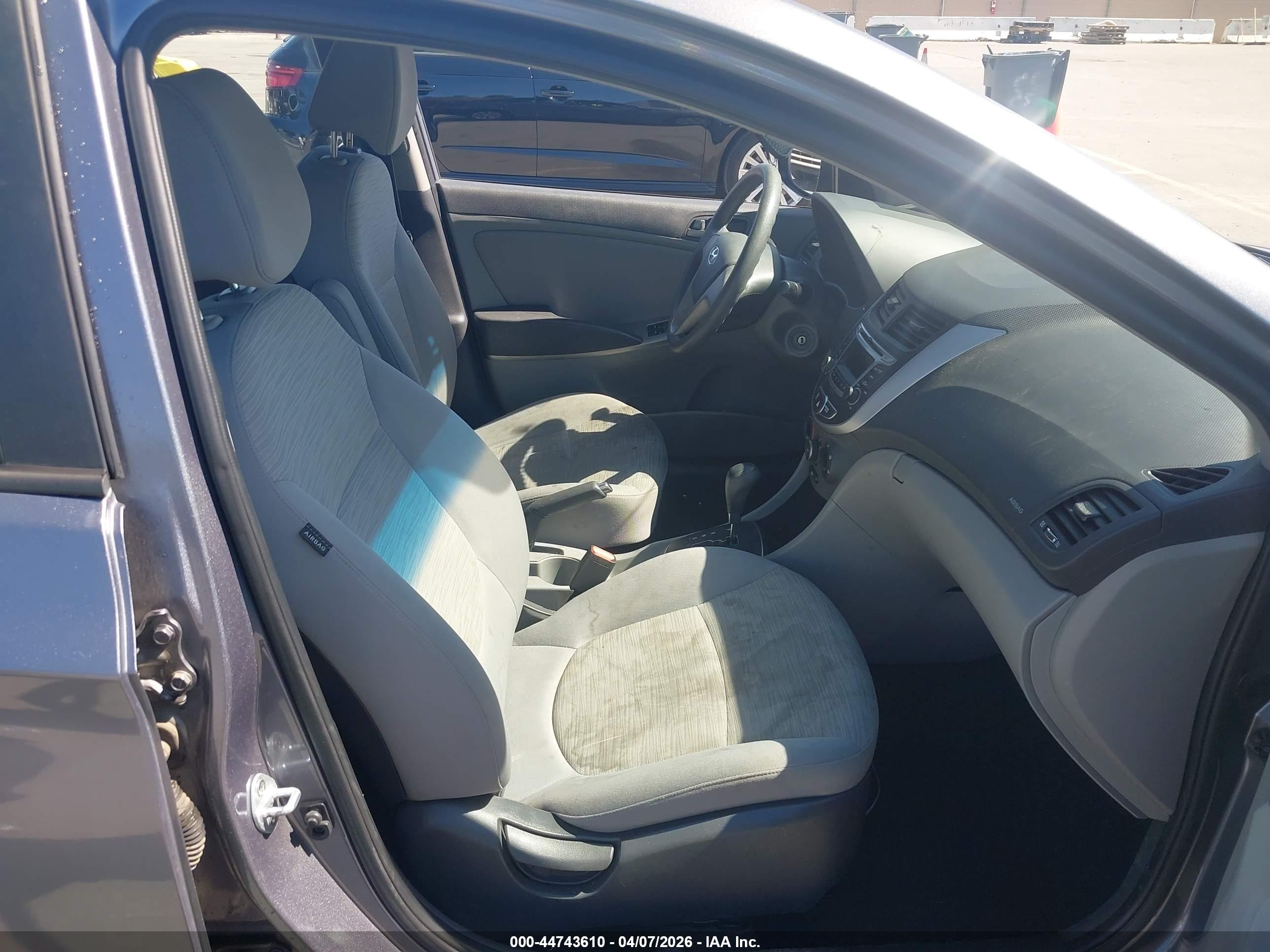 HYUNDAI ACCENT image 5