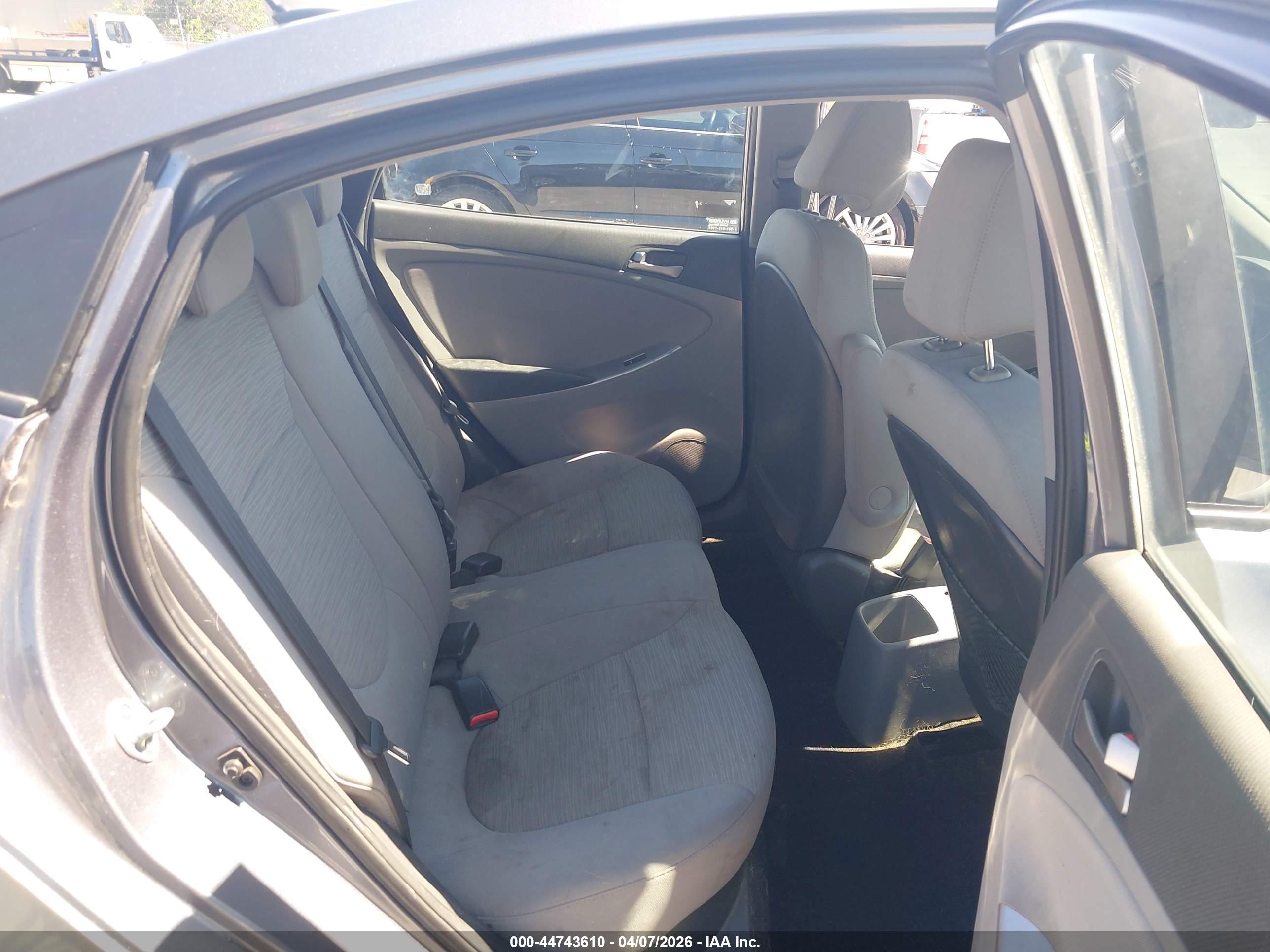 HYUNDAI ACCENT image 8