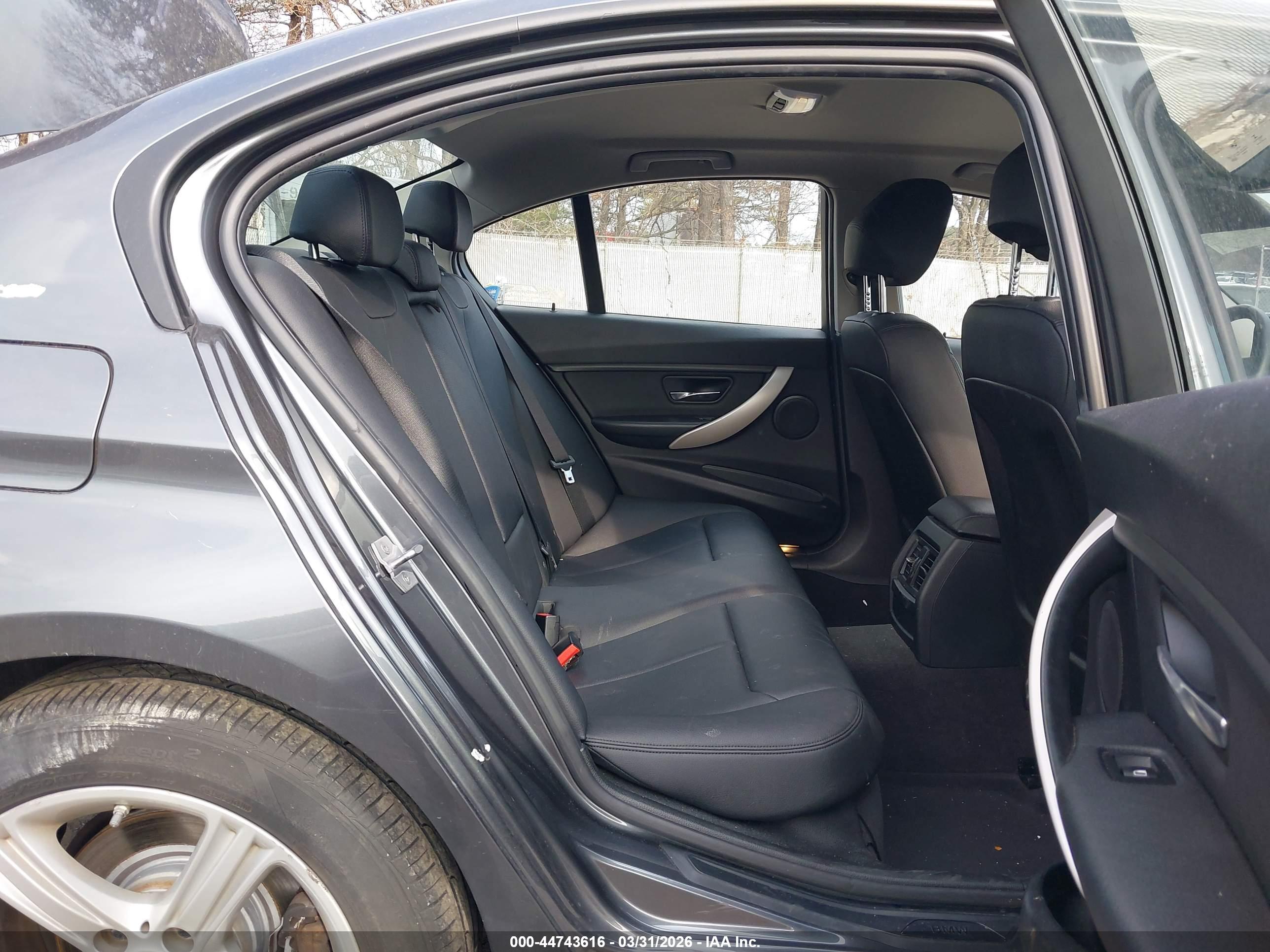 BMW 320I image 8