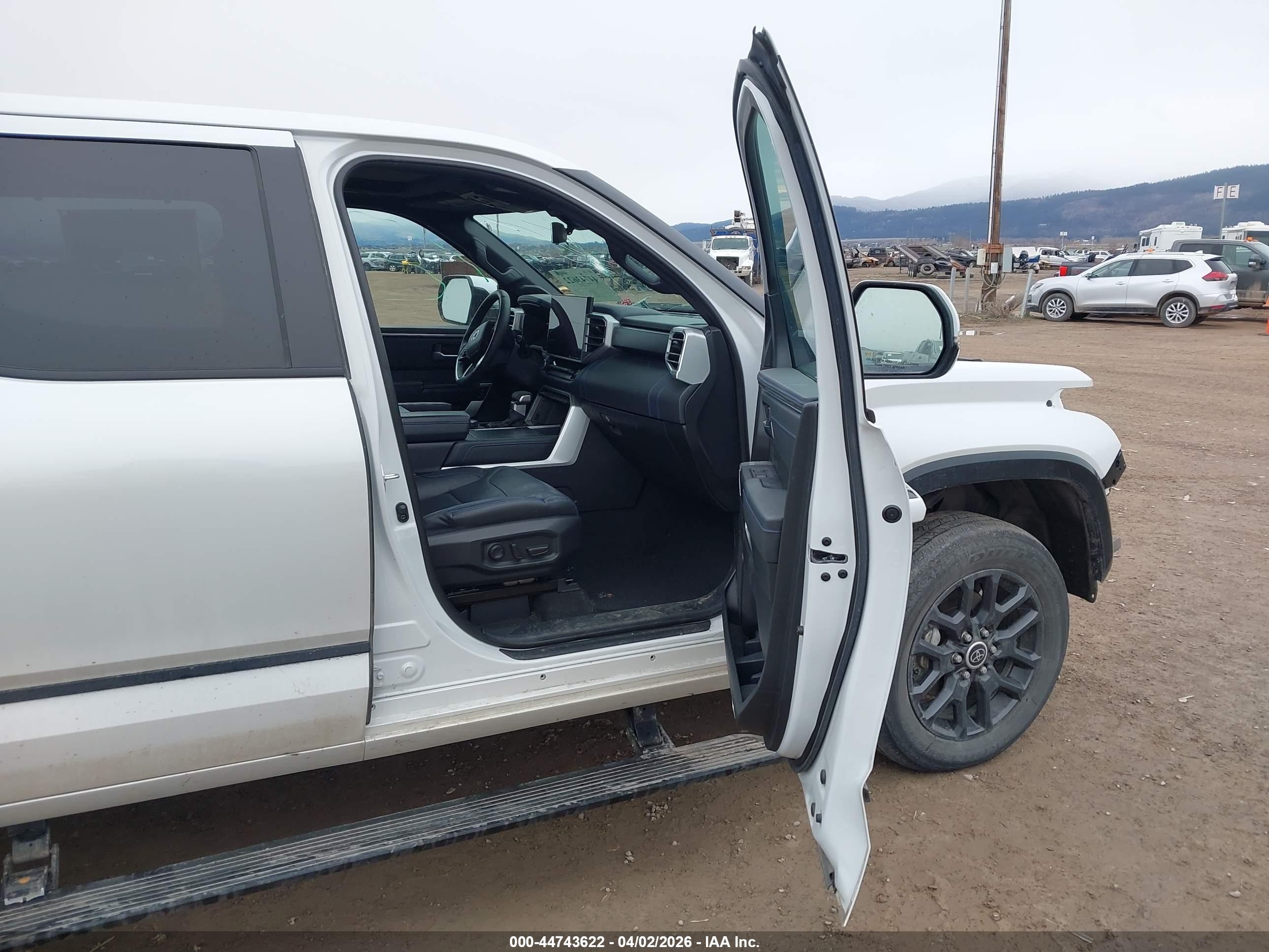TOYOTA TUNDRA image 5