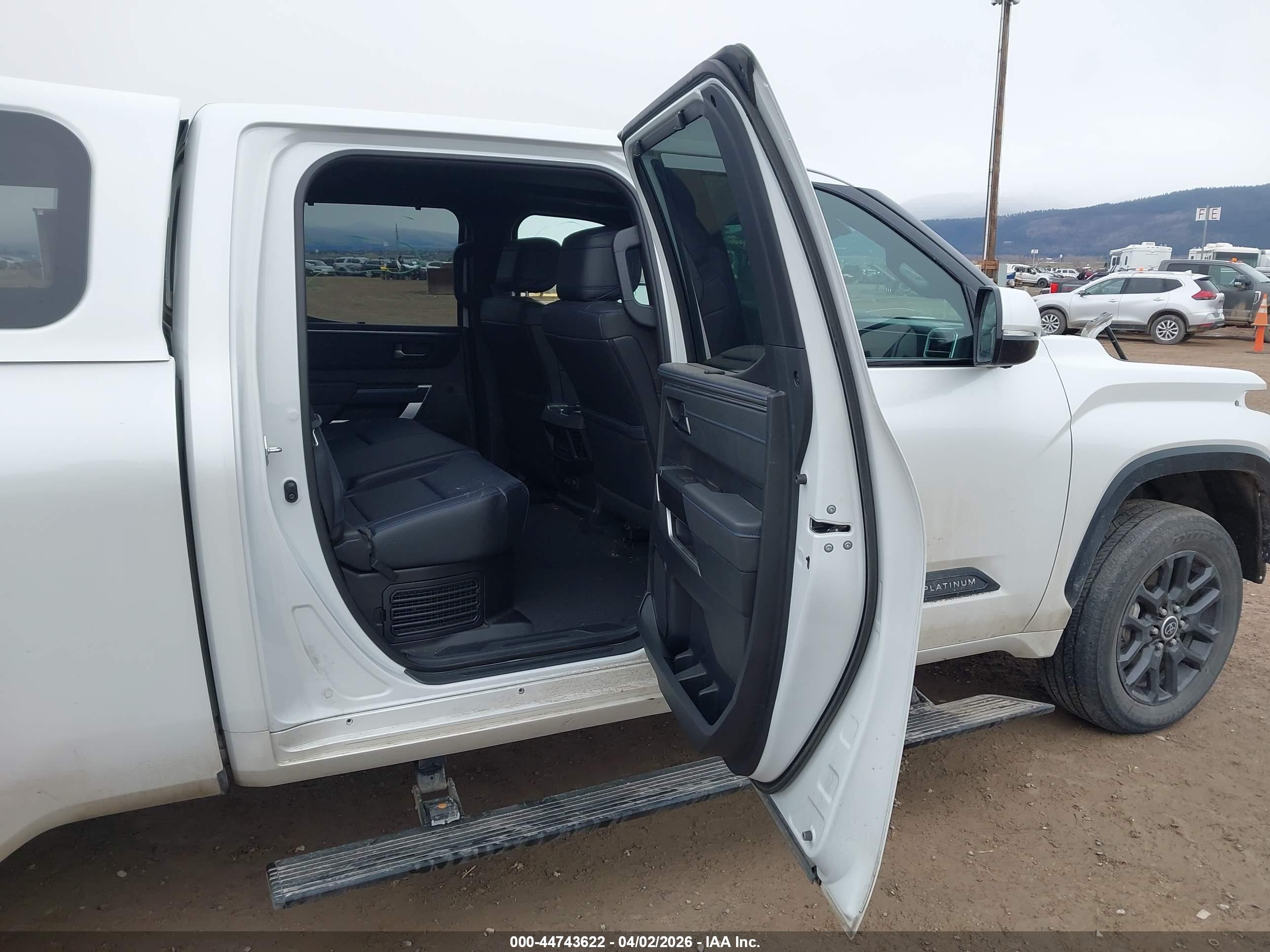 TOYOTA TUNDRA image 8