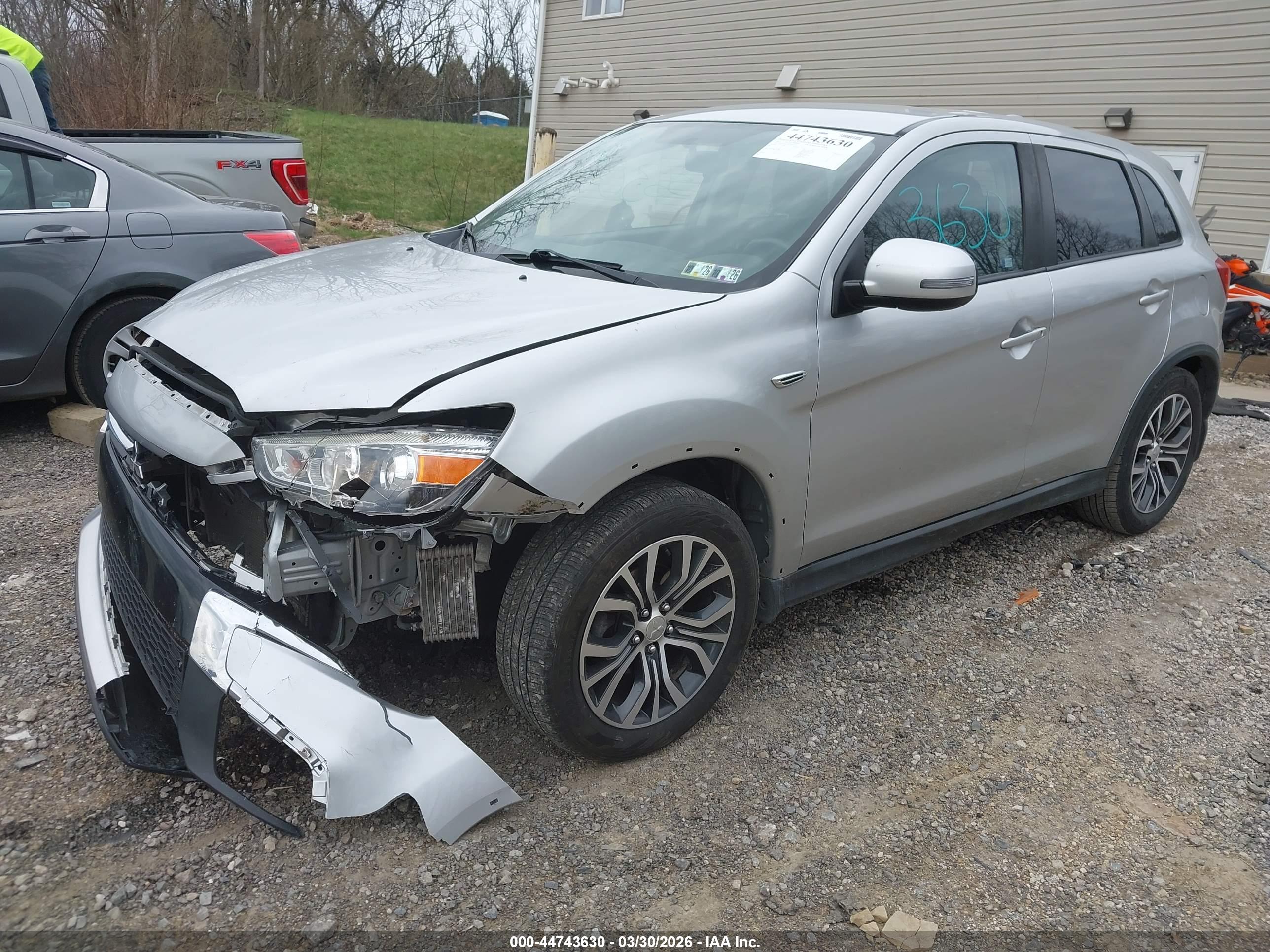 MITSUBISHI OUTLANDER image 2