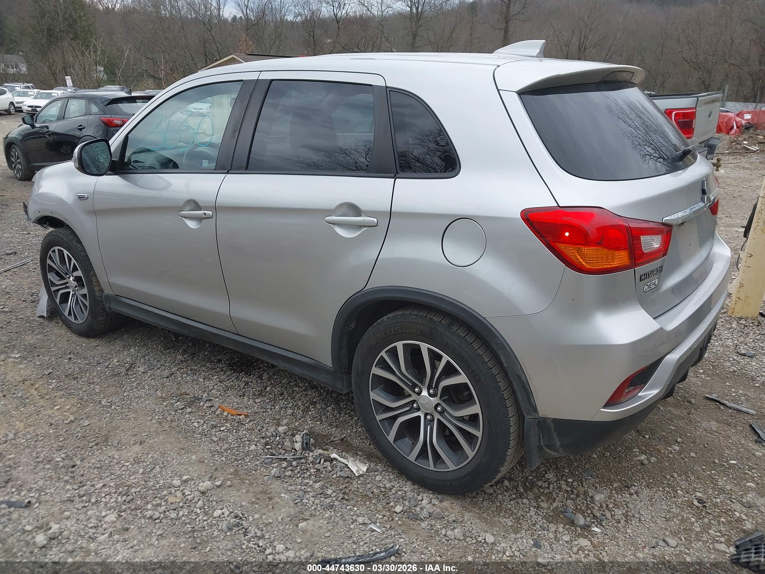 MITSUBISHI OUTLANDER image 3