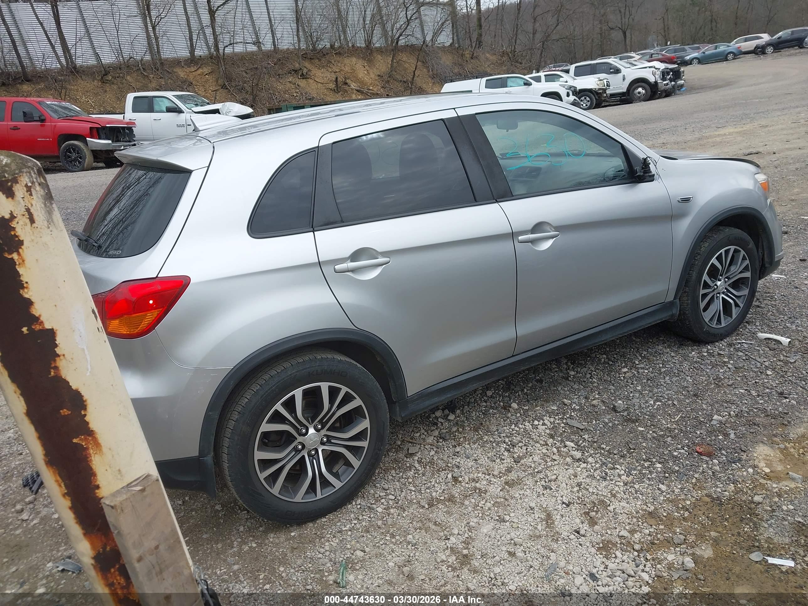 MITSUBISHI OUTLANDER image 4