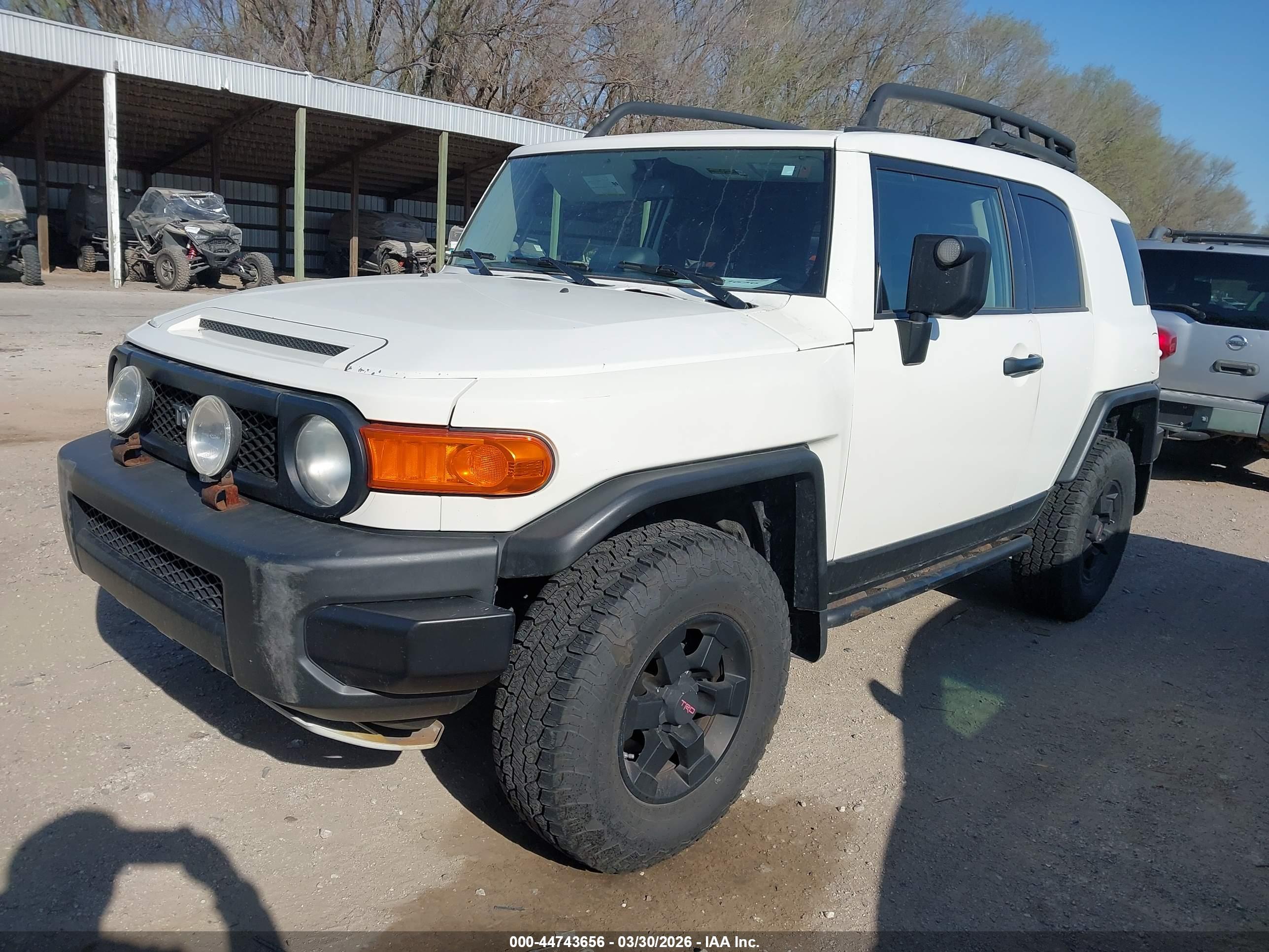 TOYOTA FJ image 2