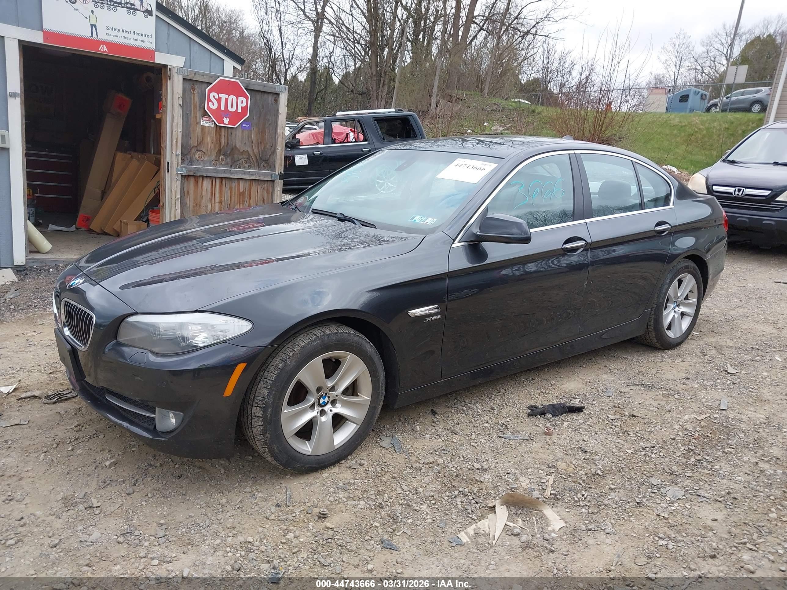 BMW 528I image 2