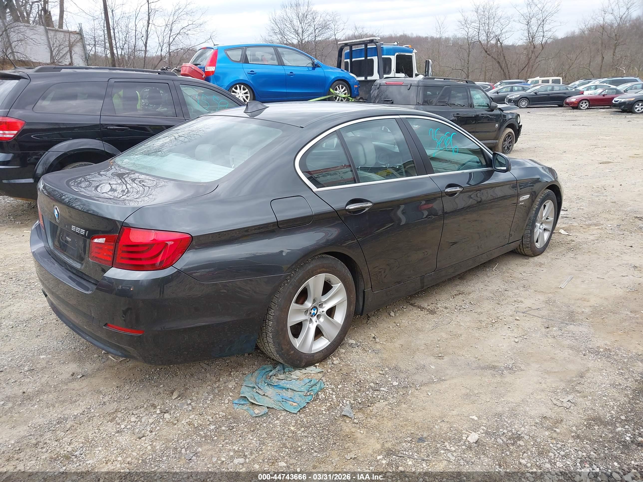 BMW 528I image 4