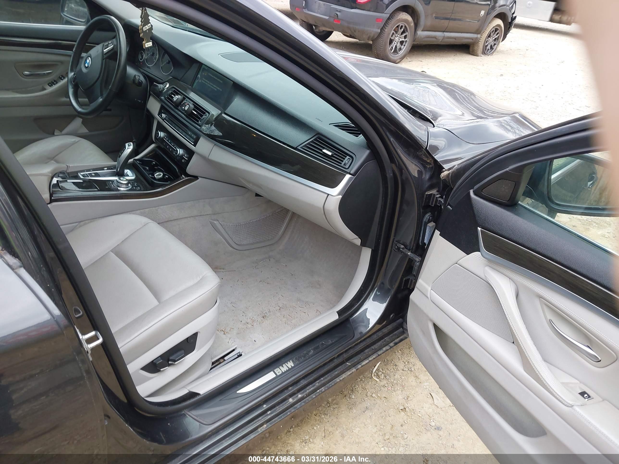 BMW 528I image 5