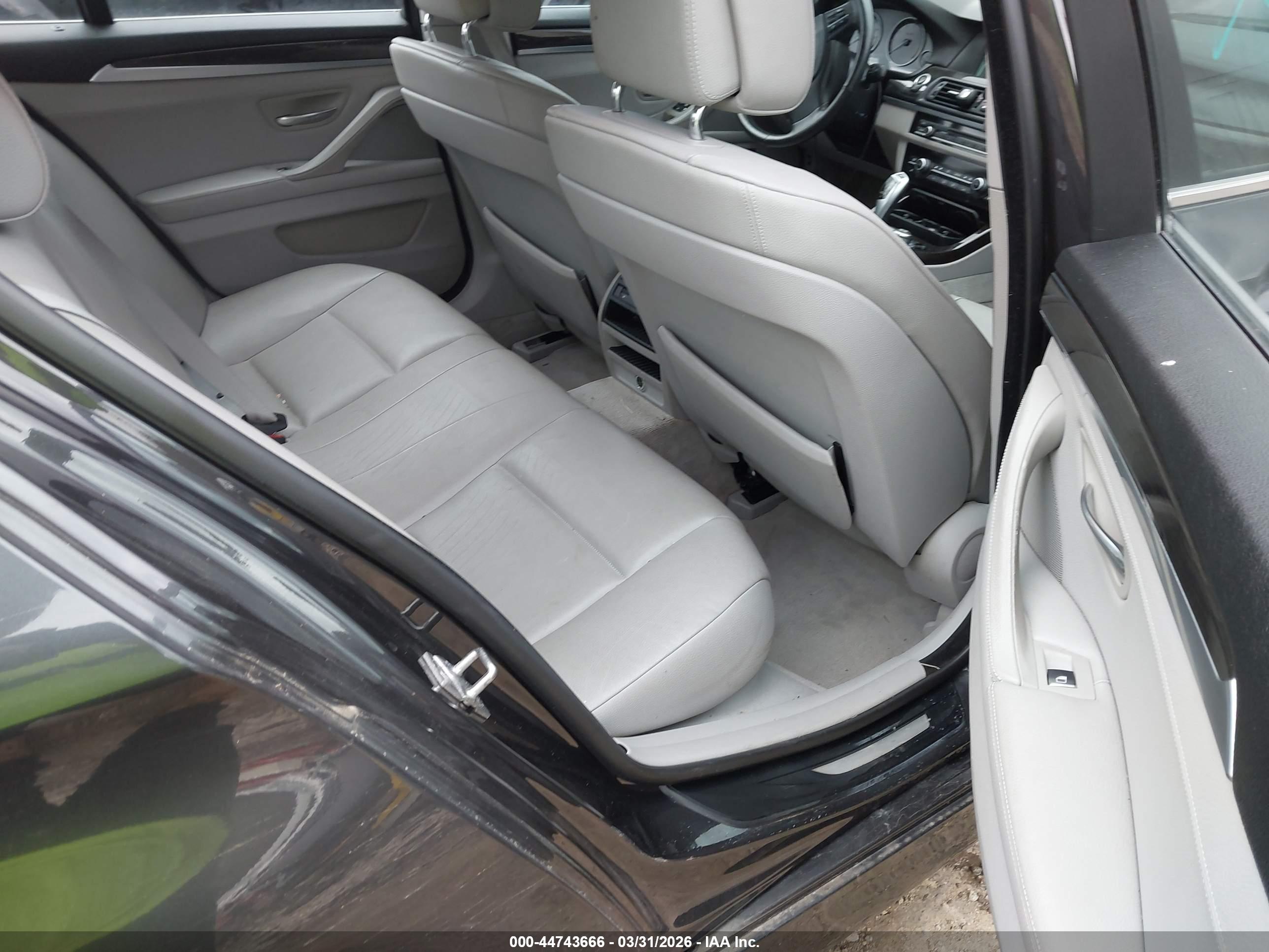 BMW 528I image 8
