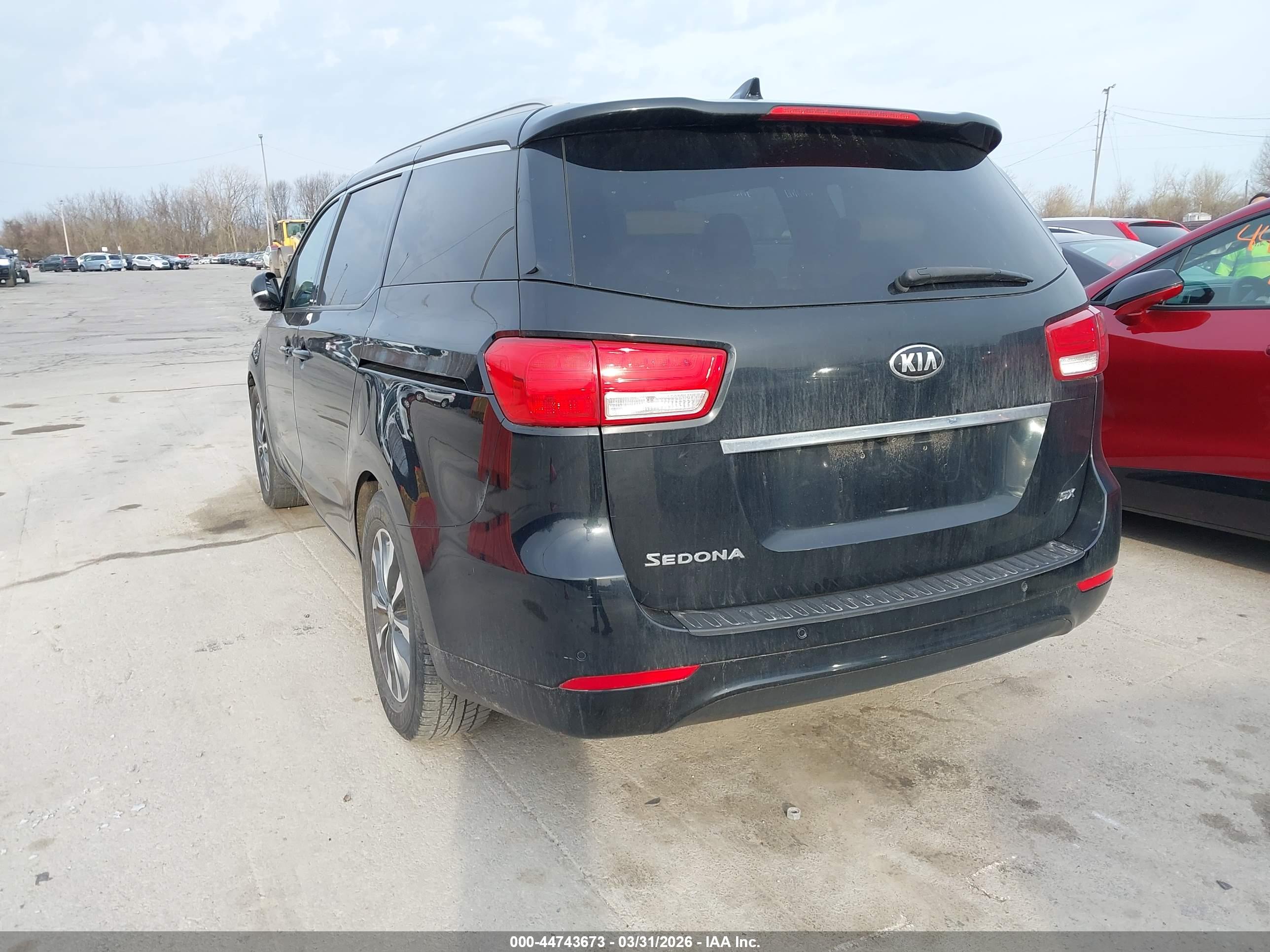 KIA SEDONA image 3