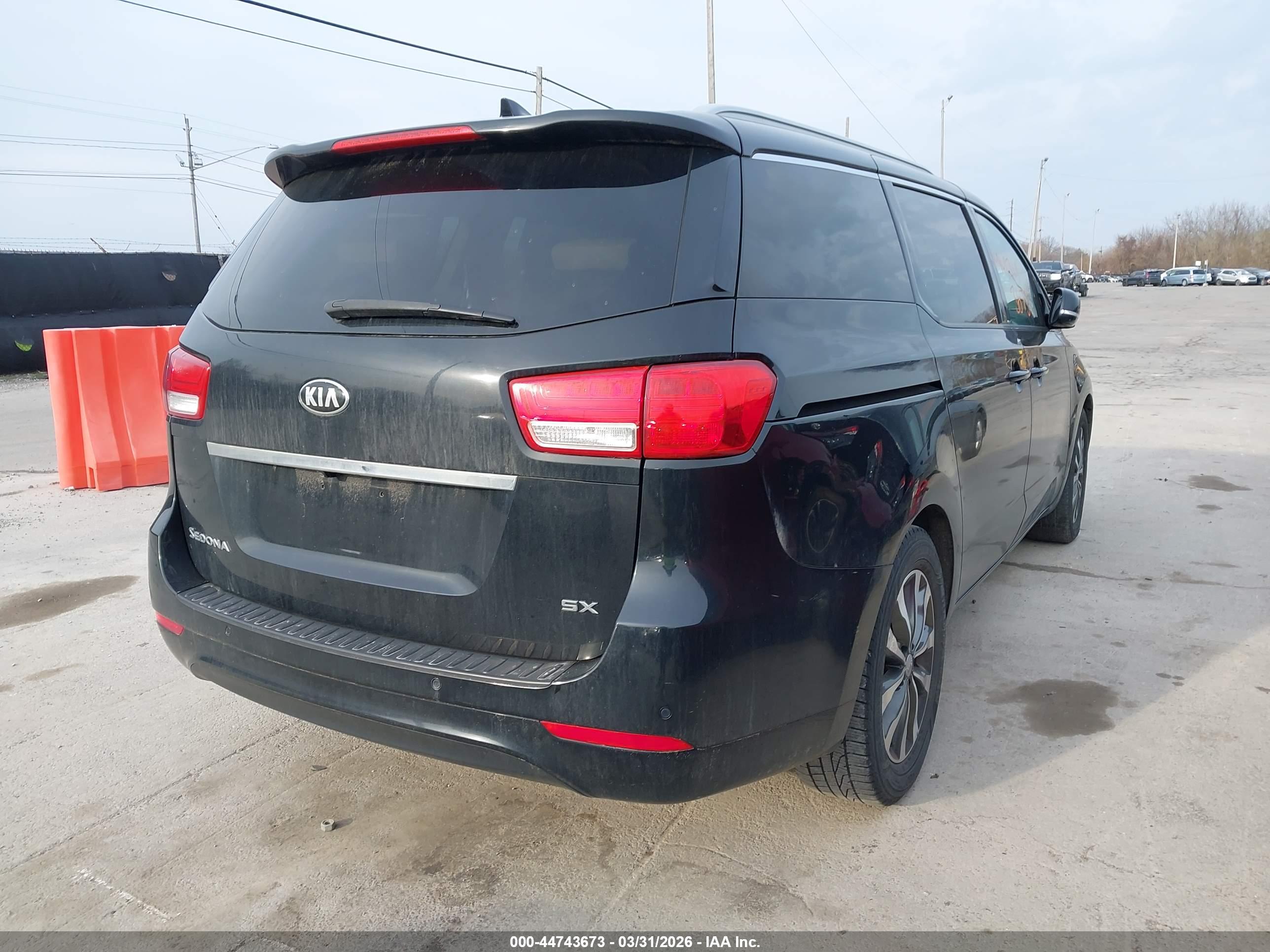 KIA SEDONA image 4