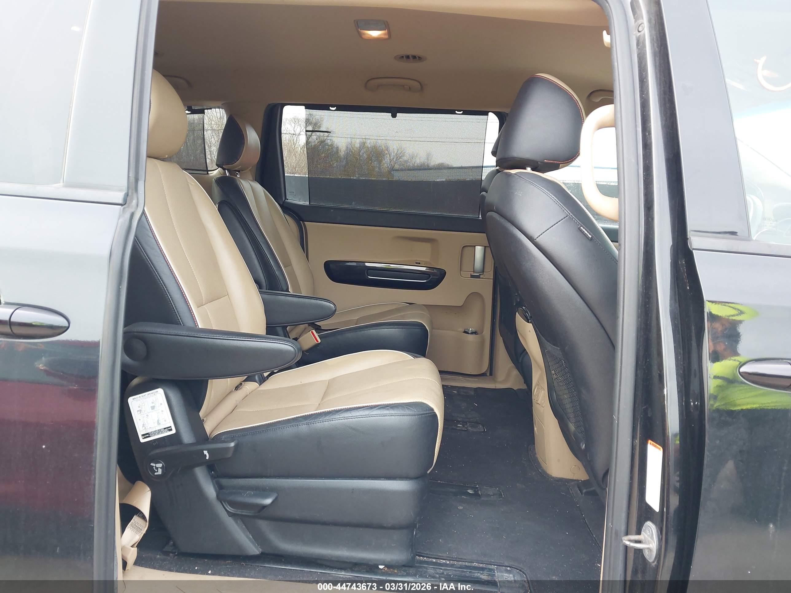 KIA SEDONA image 8