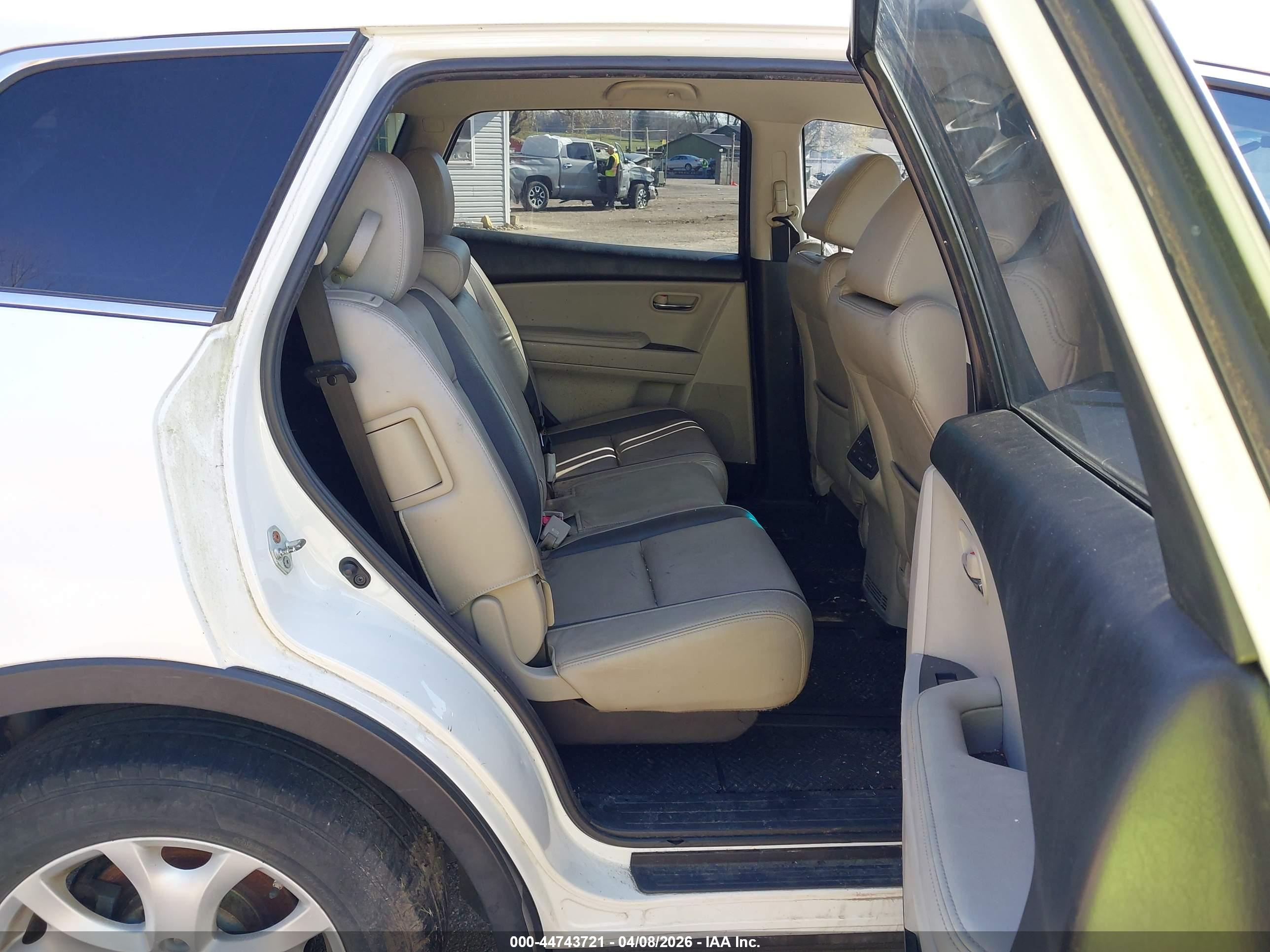 MAZDA CX-9 image 8