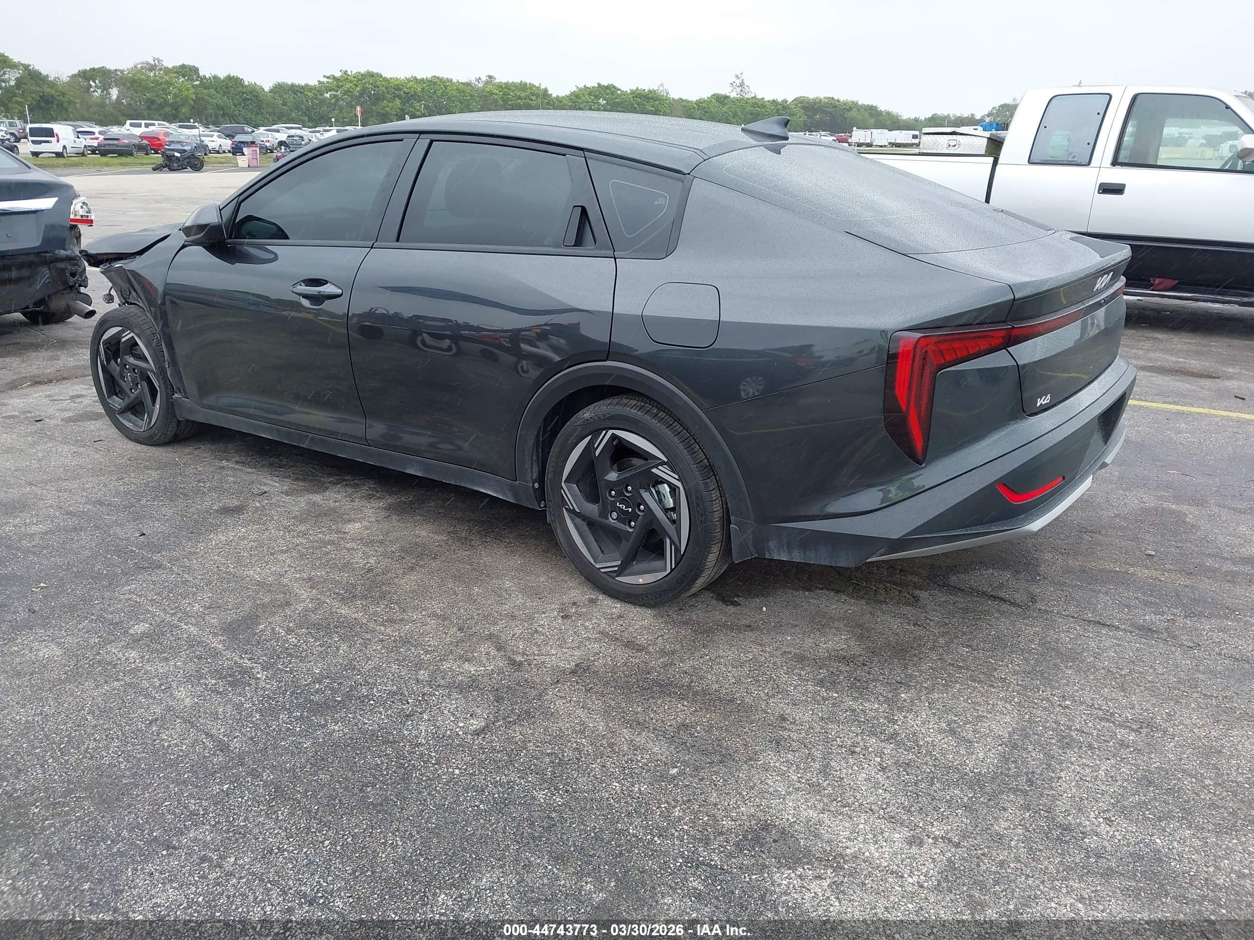 KIA K4 image 3