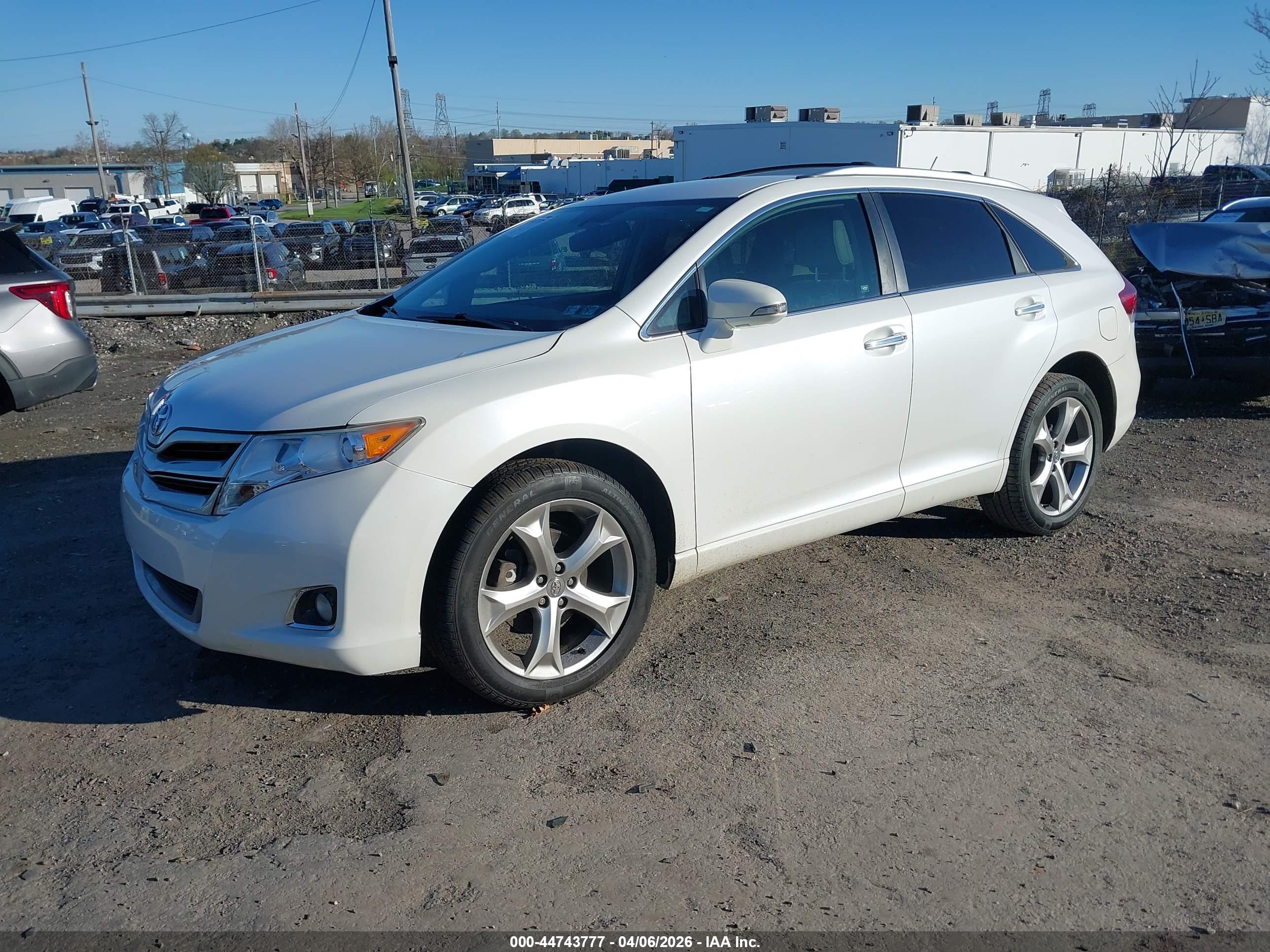 TOYOTA VENZA image 2