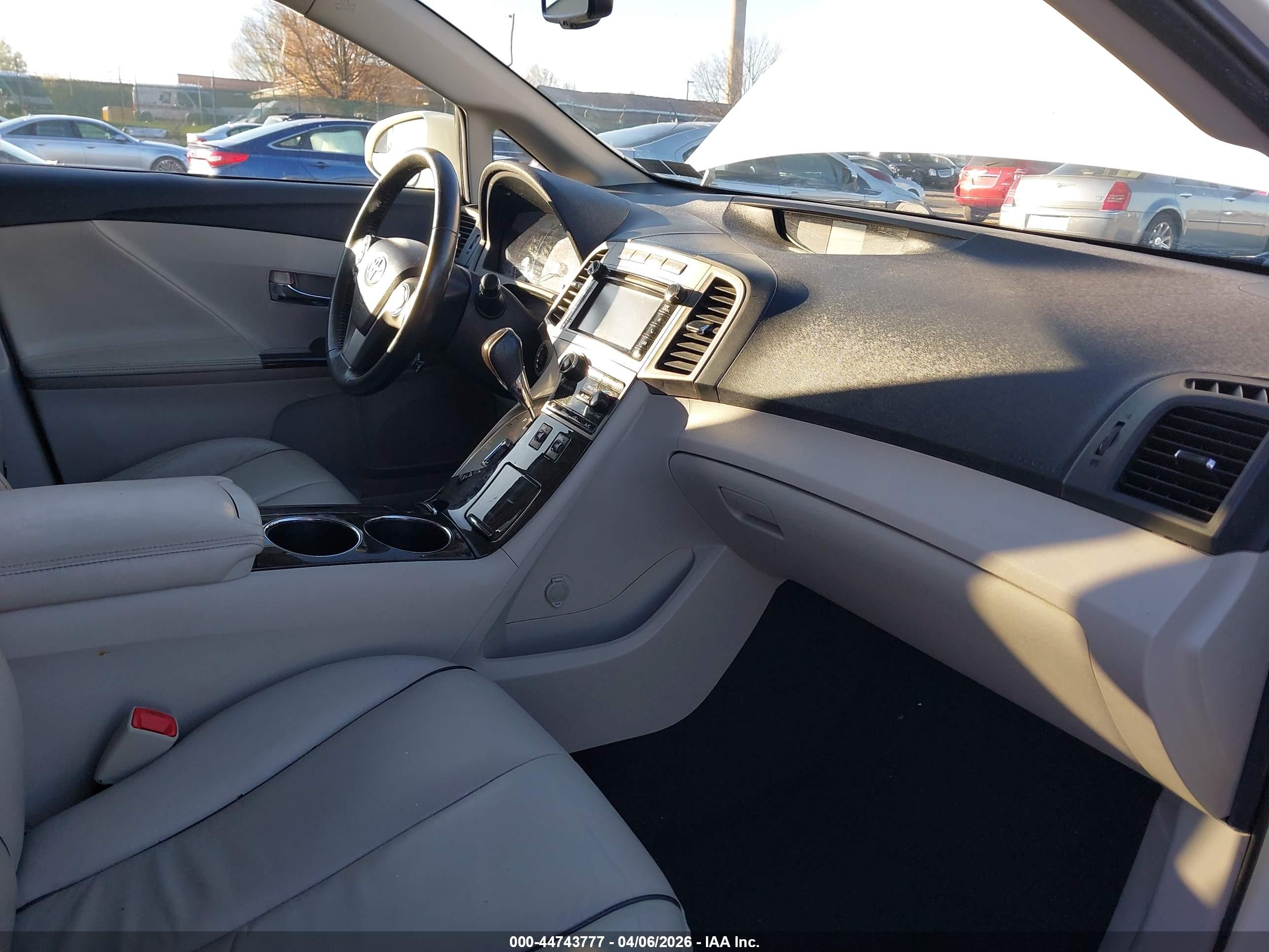 TOYOTA VENZA image 5