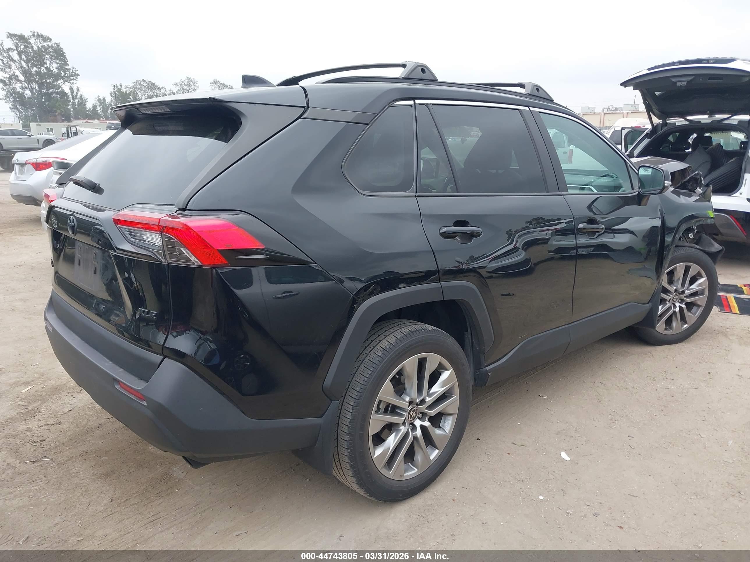 TOYOTA RAV4 image 4