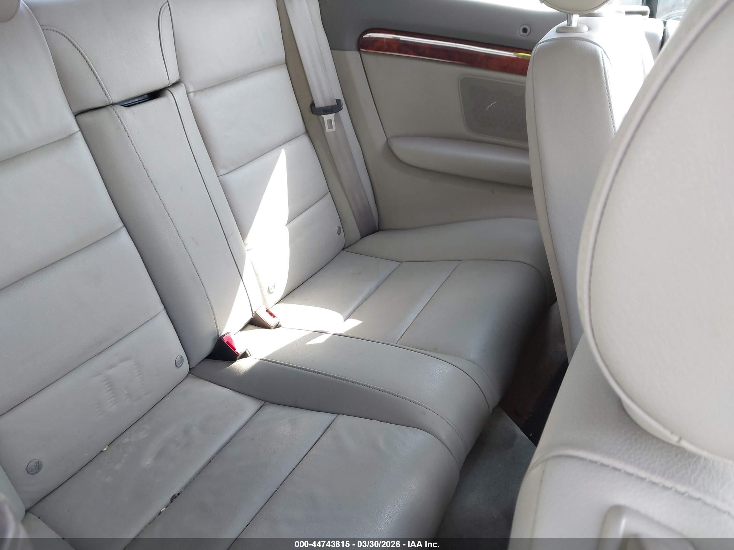 AUDI A4 image 8