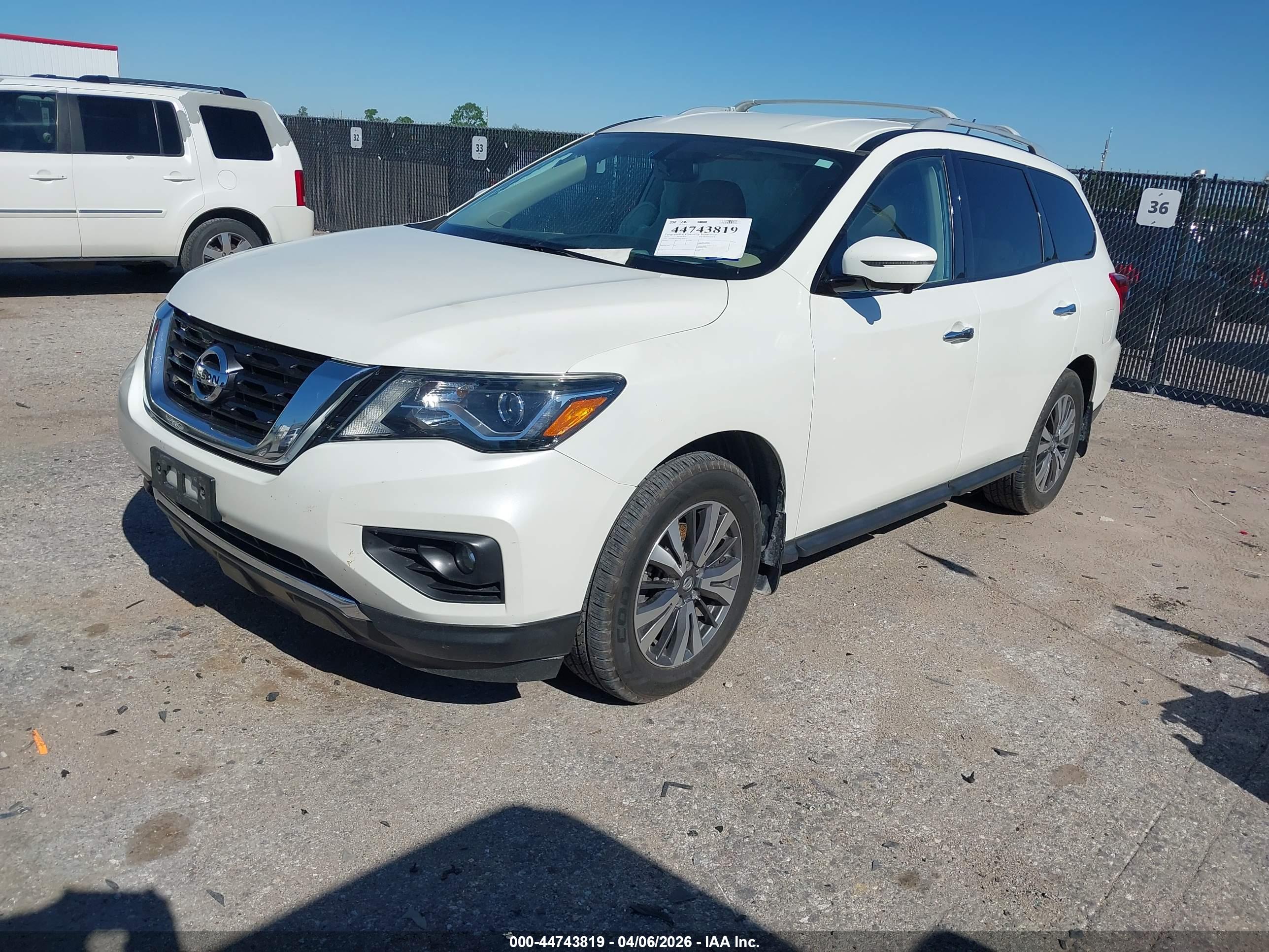 NISSAN PATHFINDER image 2