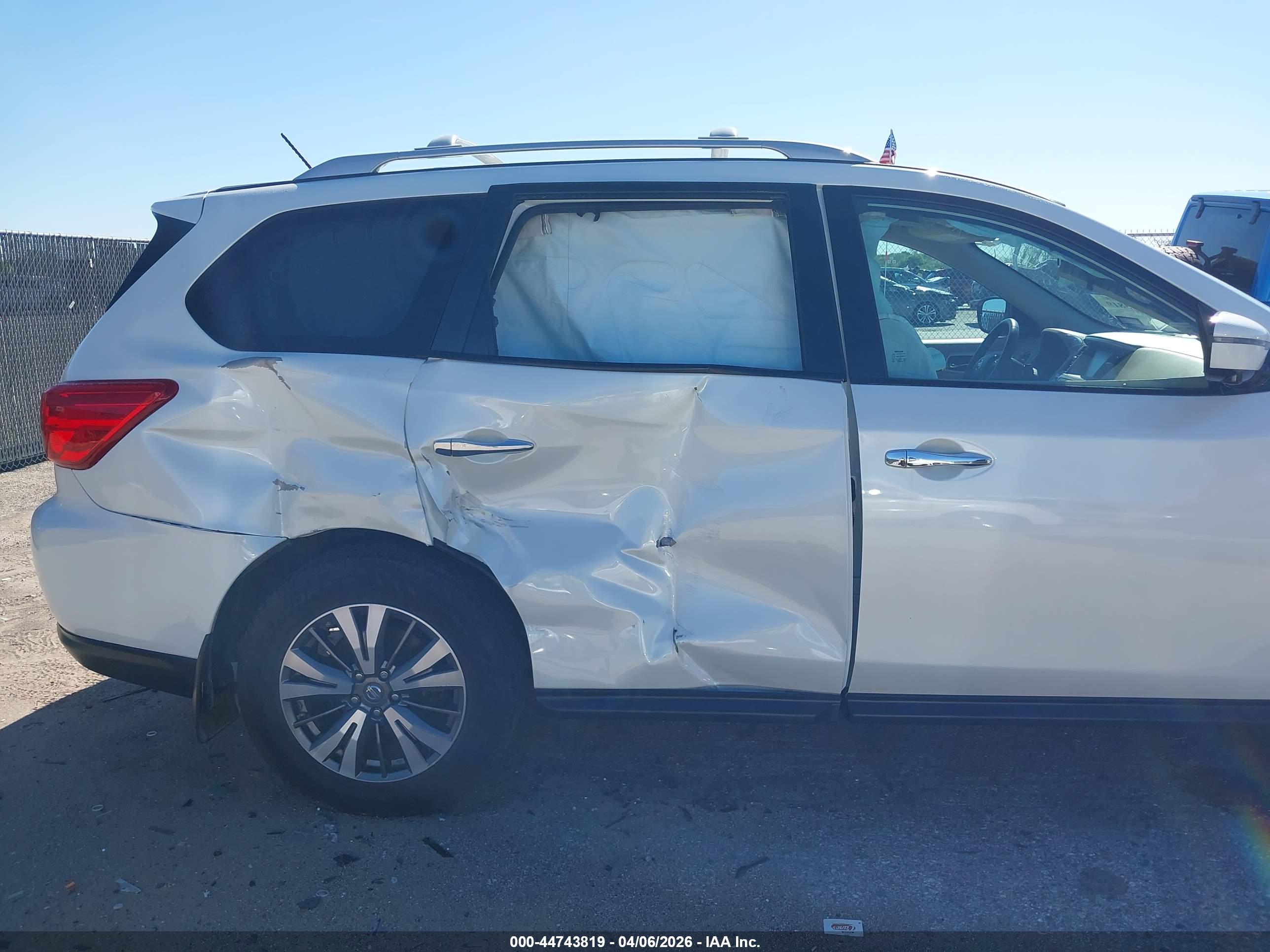 NISSAN PATHFINDER image 6