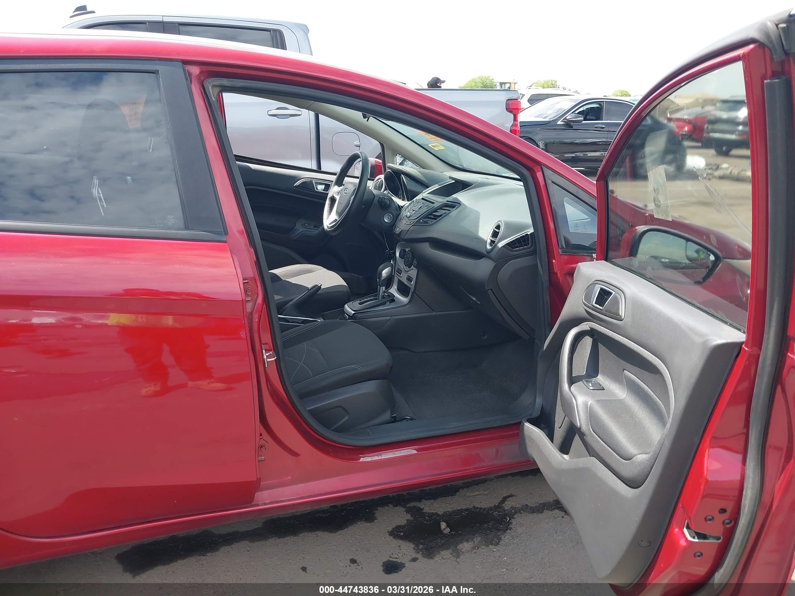 FORD FIESTA image 5