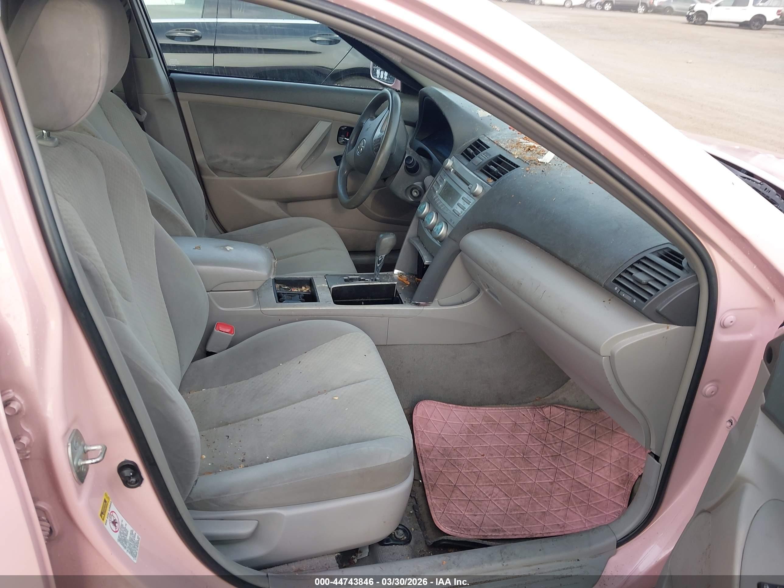 TOYOTA CAMRY image 5