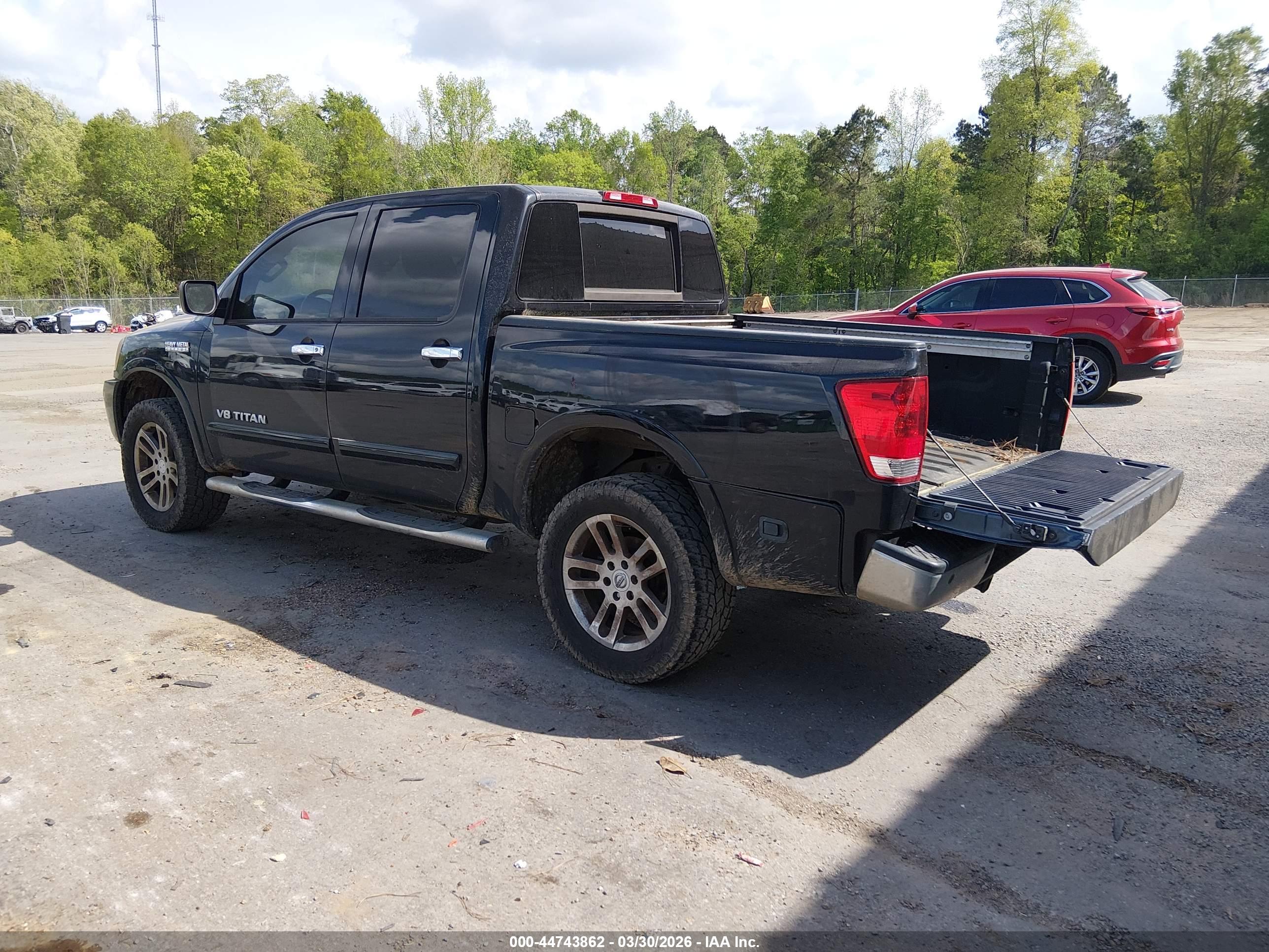 NISSAN TITAN image 3