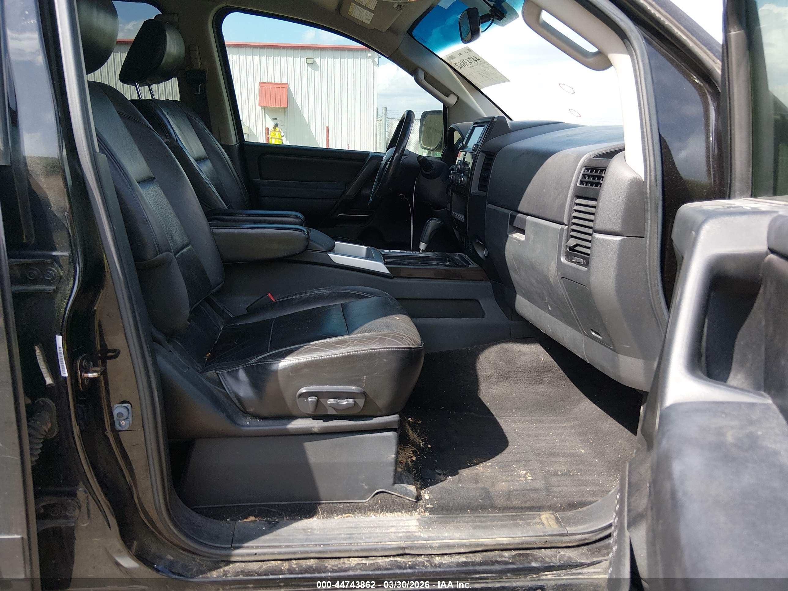 NISSAN TITAN image 5