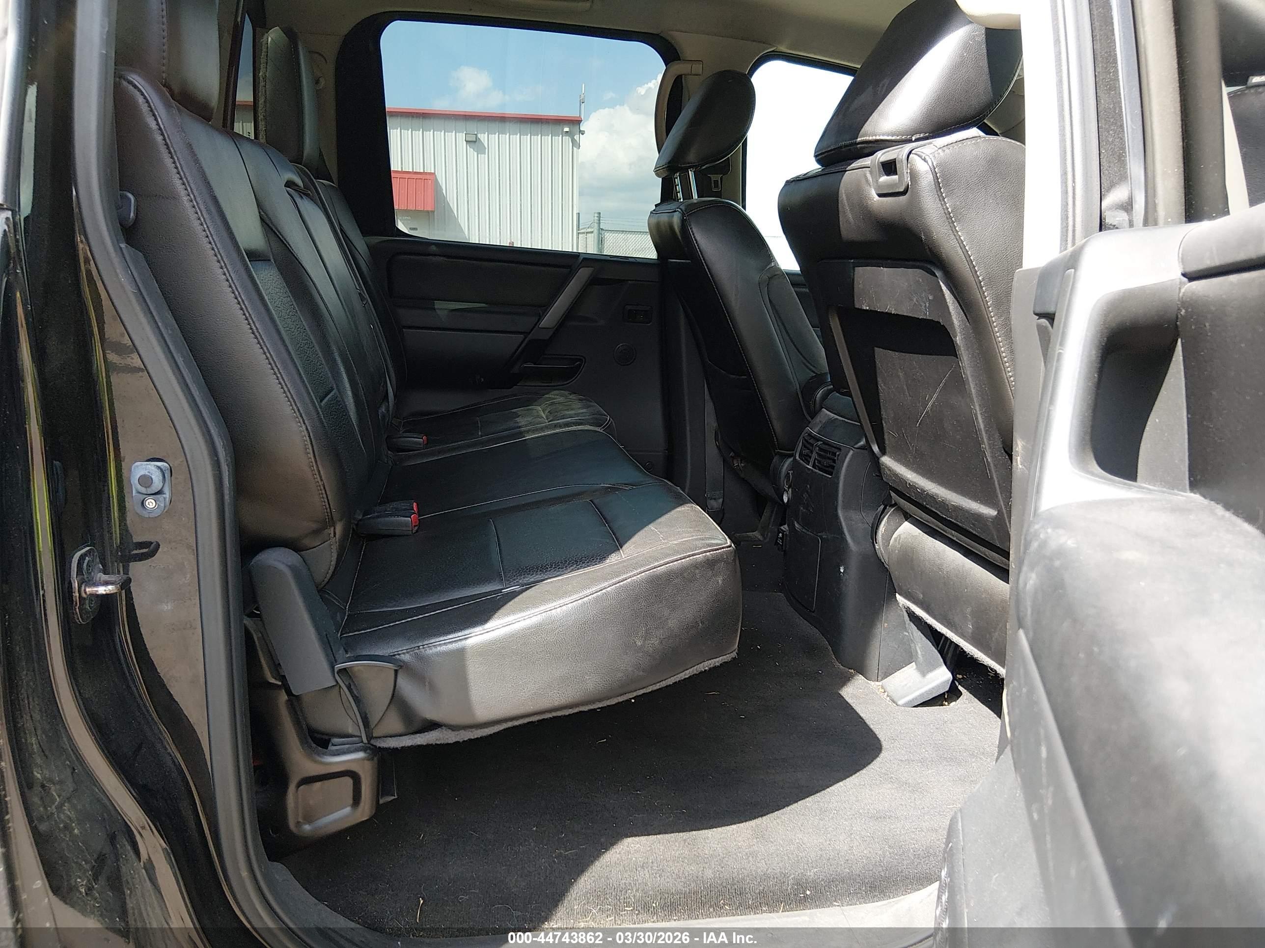 NISSAN TITAN image 8