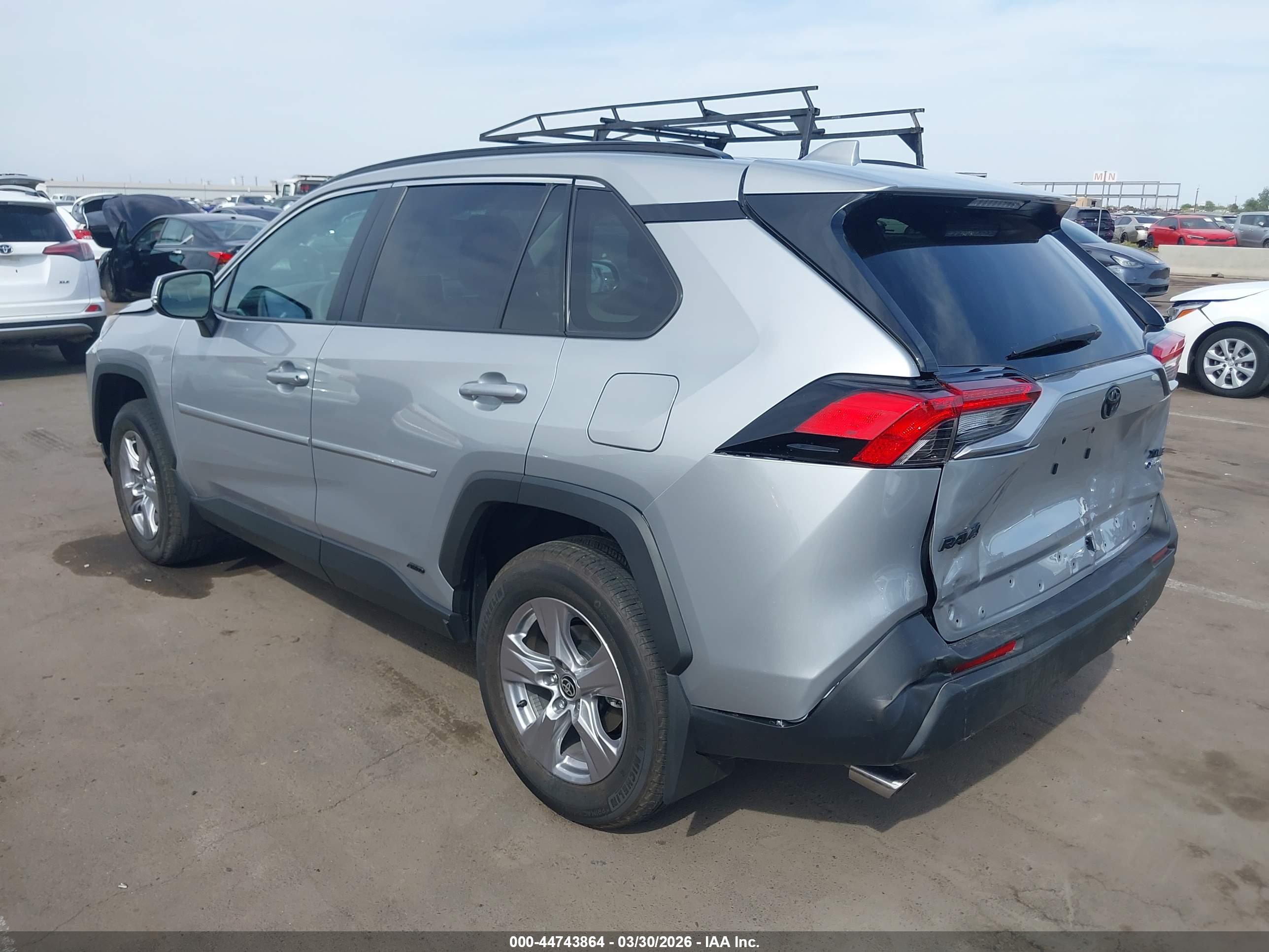TOYOTA RAV4 image 3