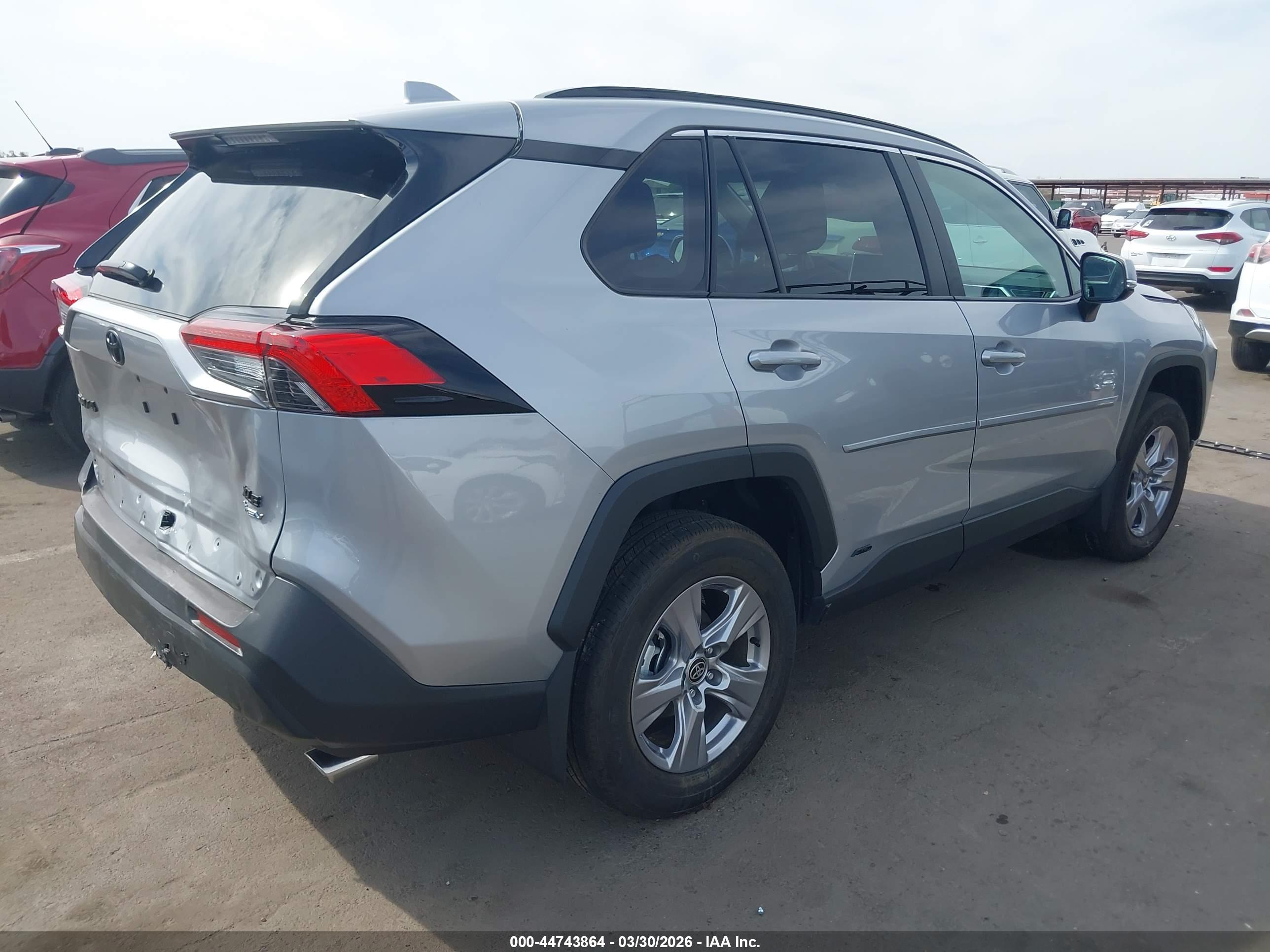 TOYOTA RAV4 image 4