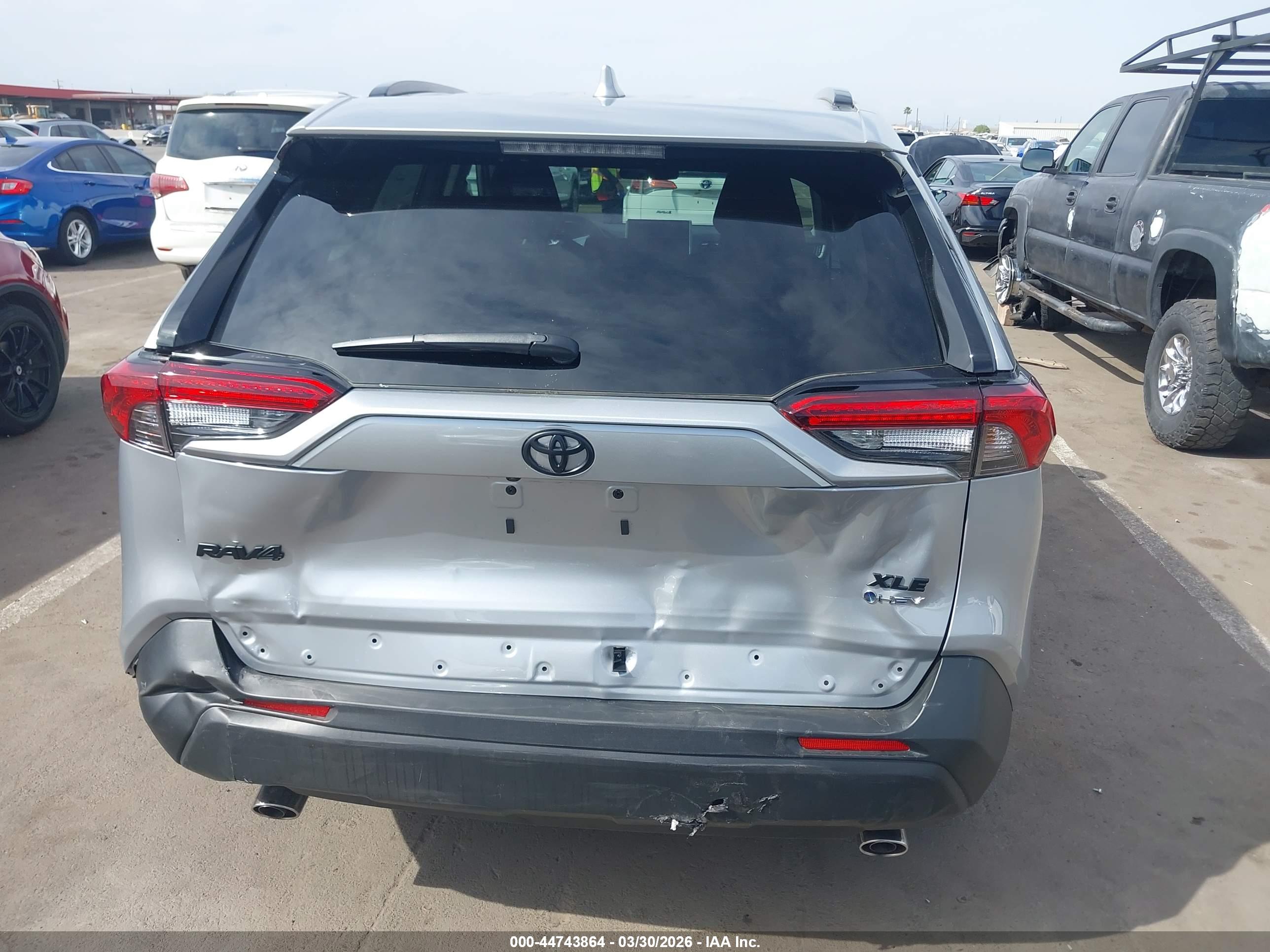 TOYOTA RAV4 image 6