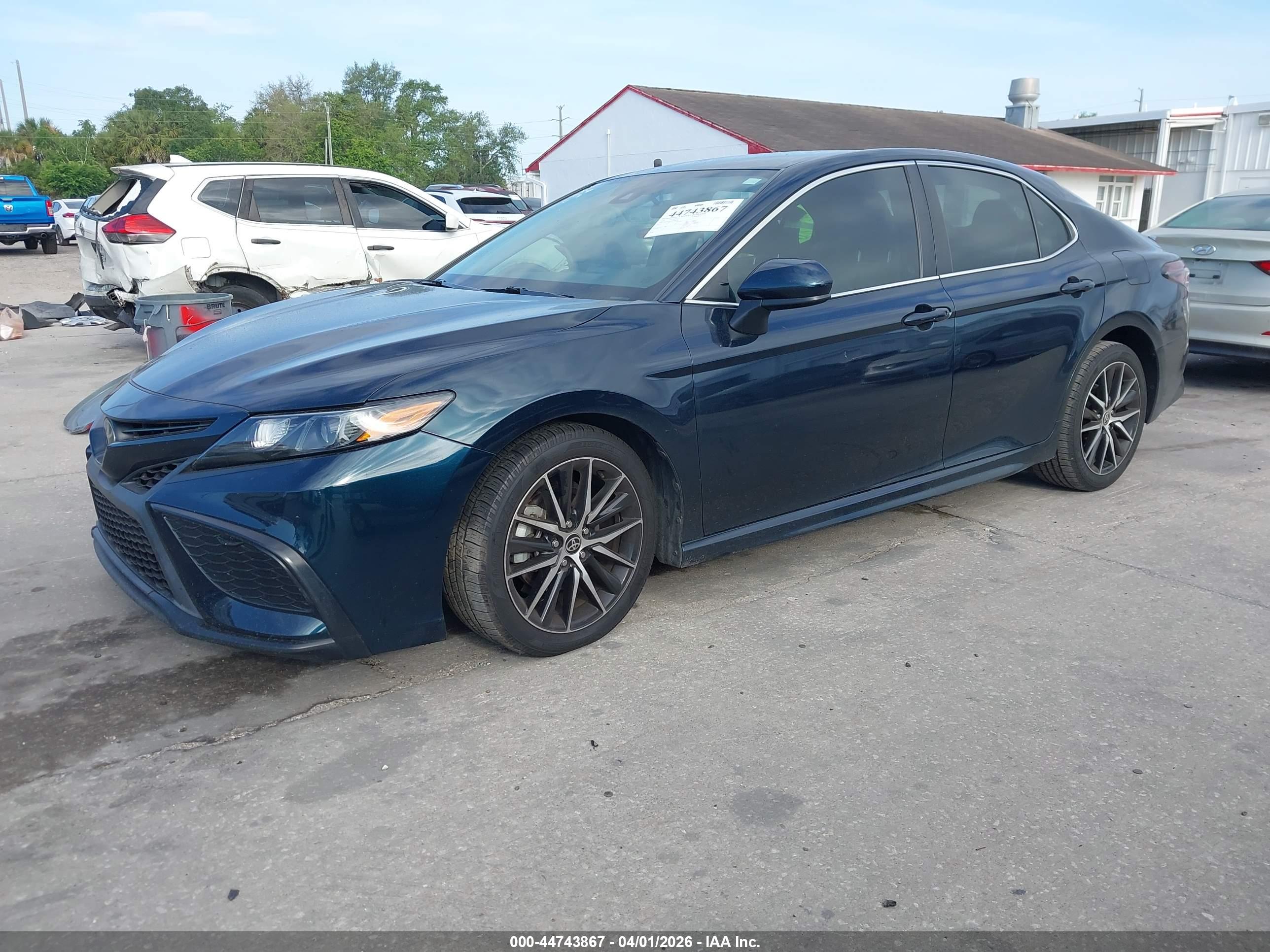 TOYOTA CAMRY image 2